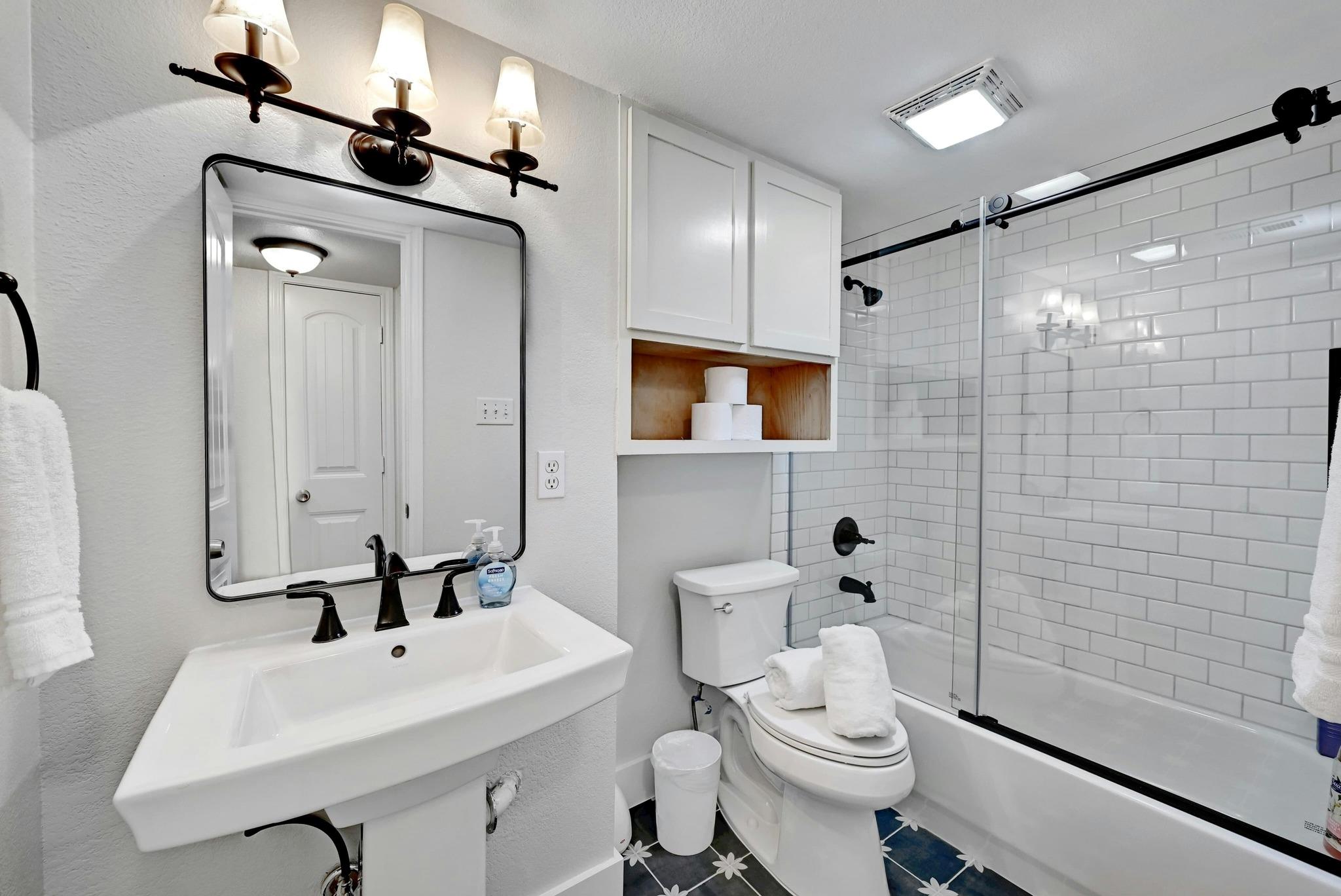 1307 Norwalk Ln # 104, Austin, TX 78703