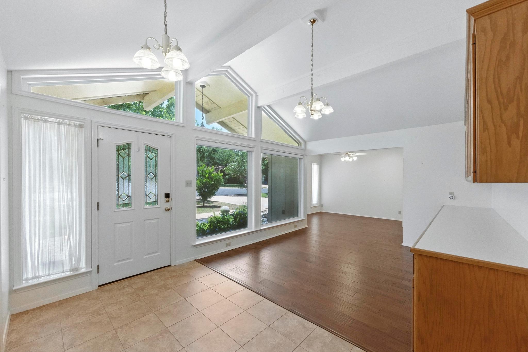 9204 Queenswood Dr, Austin, TX 78748
