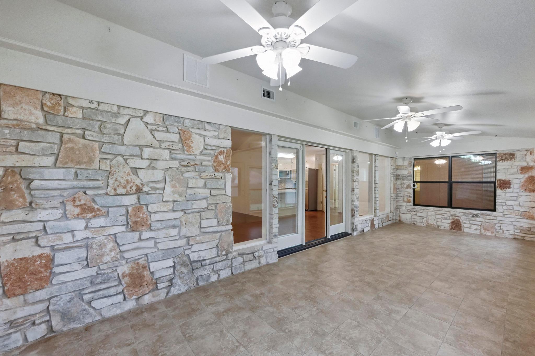 9204 Queenswood Dr, Austin, TX 78748