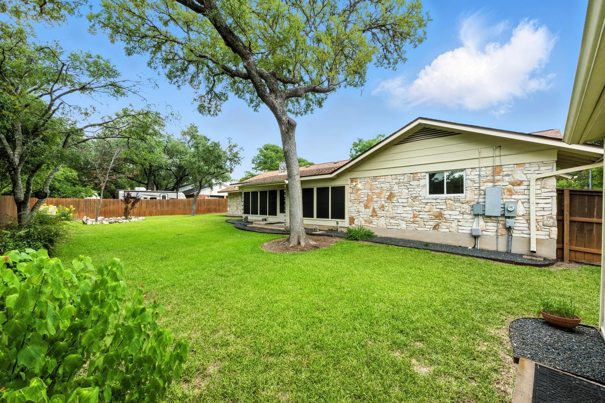 9204 Queenswood Dr, Austin, TX 78748