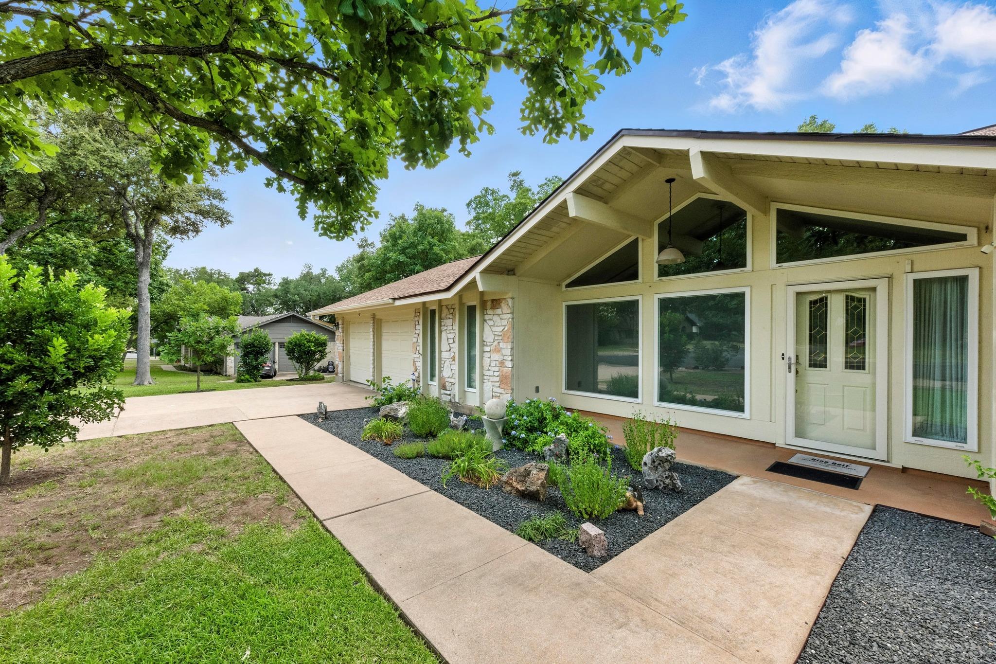 9204 Queenswood Dr, Austin, TX 78748