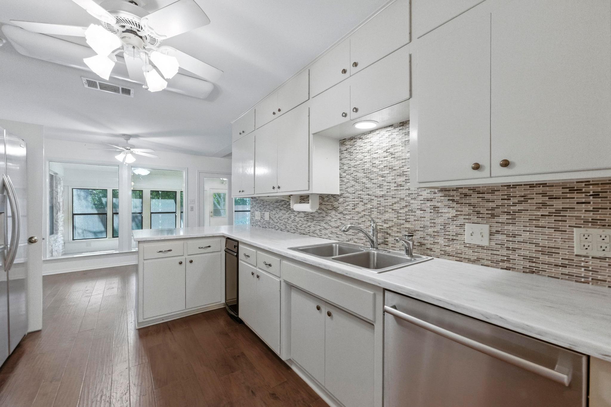 9204 Queenswood Dr, Austin, TX 78748