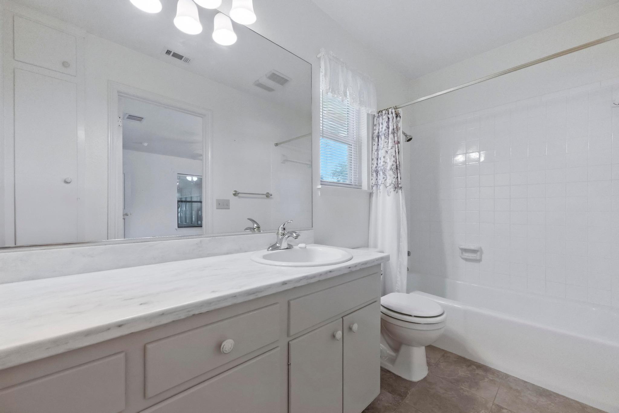 9204 Queenswood Dr, Austin, TX 78748