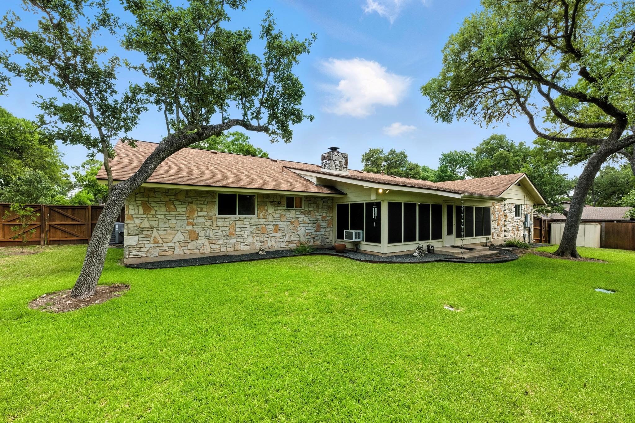 9204 Queenswood Dr, Austin, TX 78748