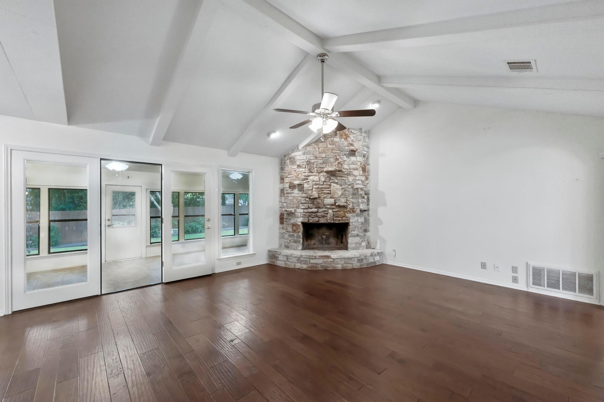 9204 Queenswood Dr, Austin, TX 78748