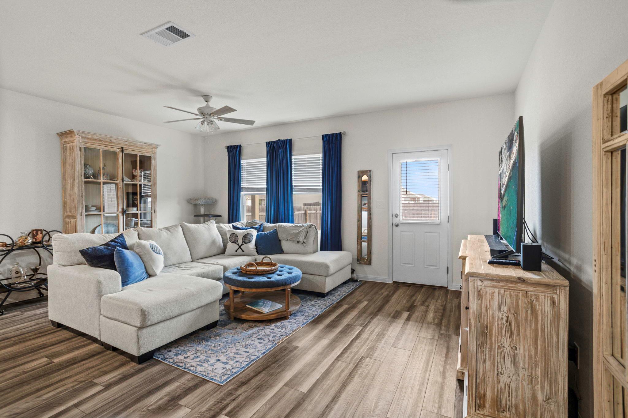 121 Rubrum Rd, Kyle, TX 78640