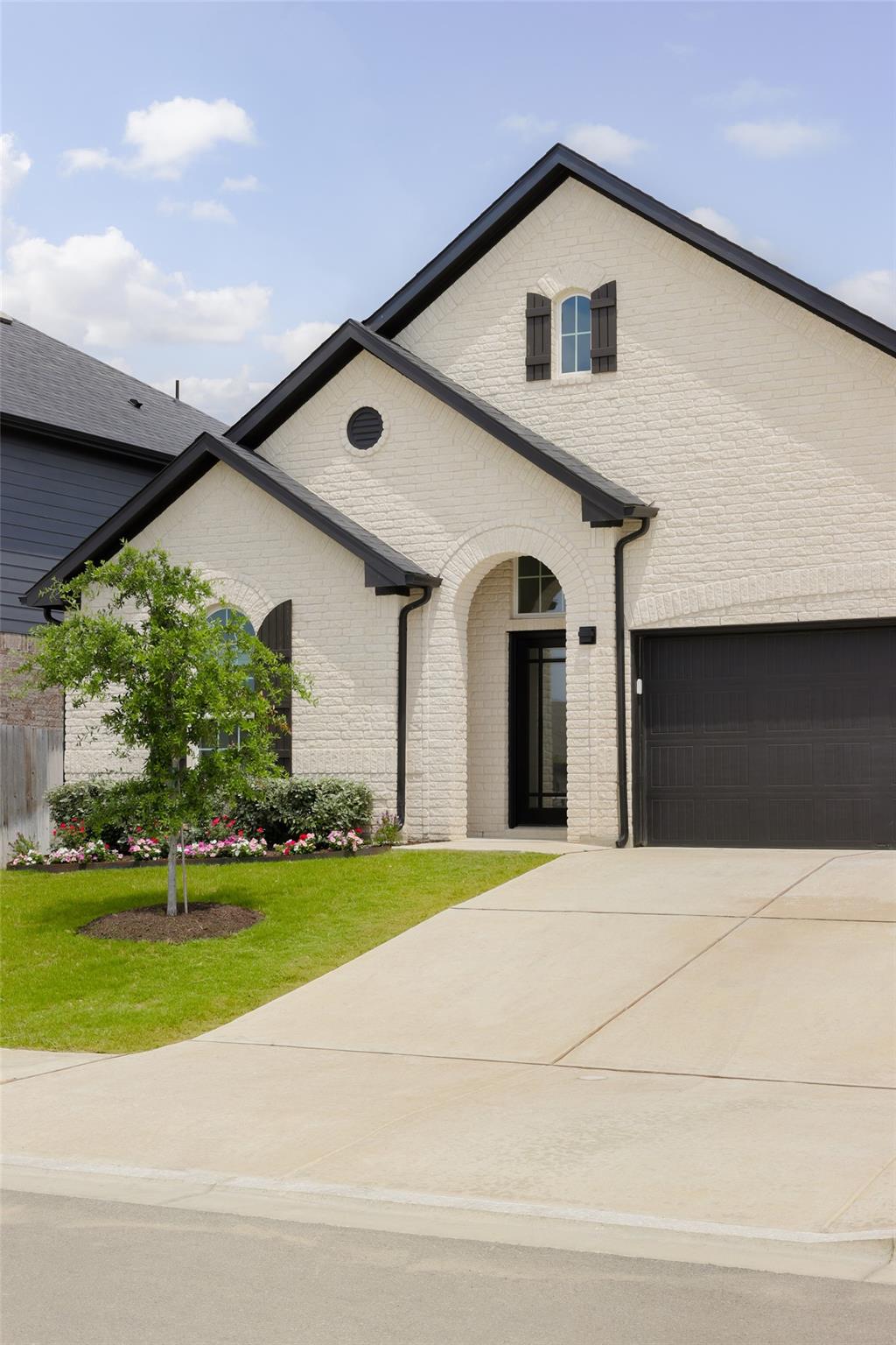 717 Sugar Cane Rd, Buda, TX 78610