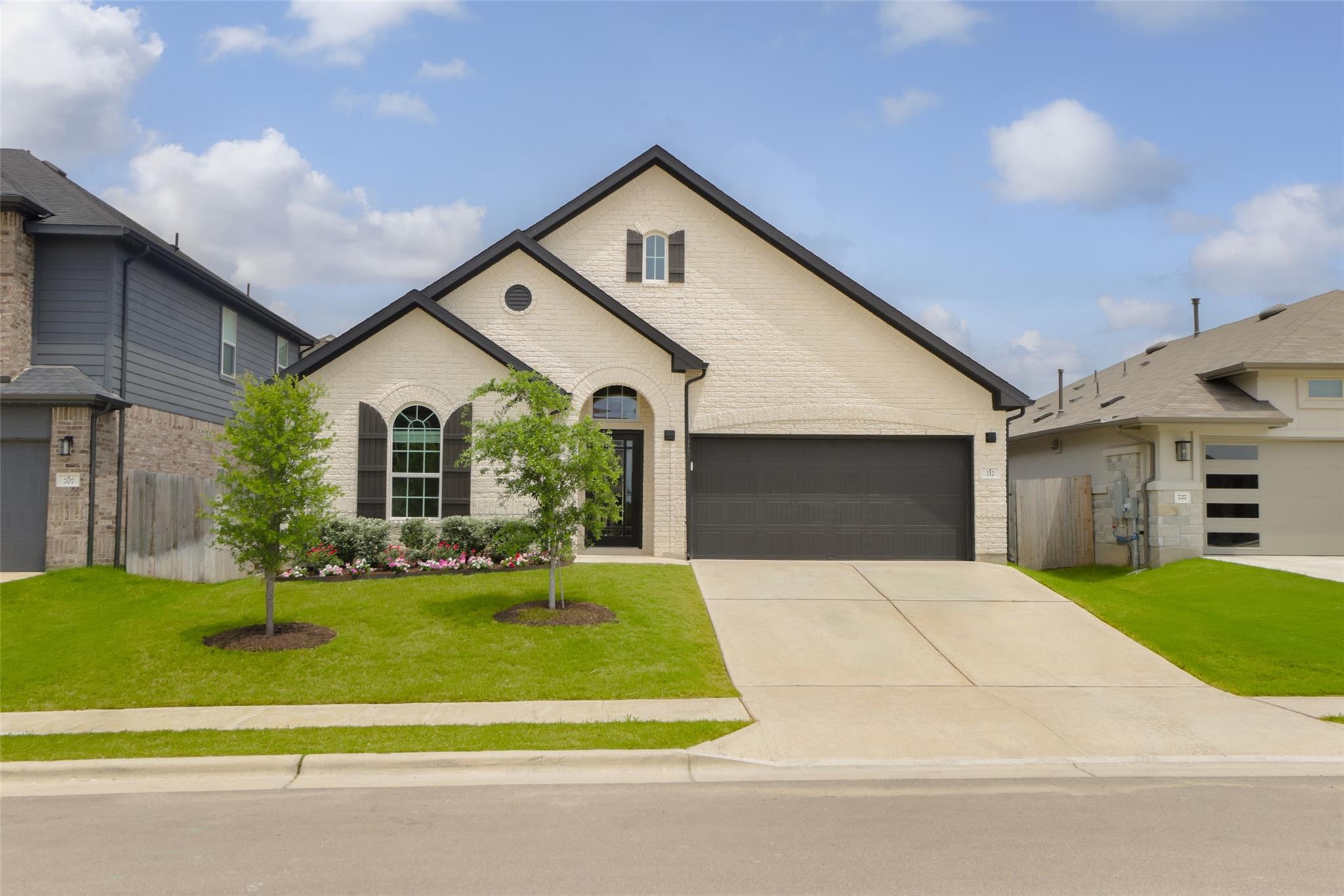 717 Sugar Cane Rd, Buda, TX 78610