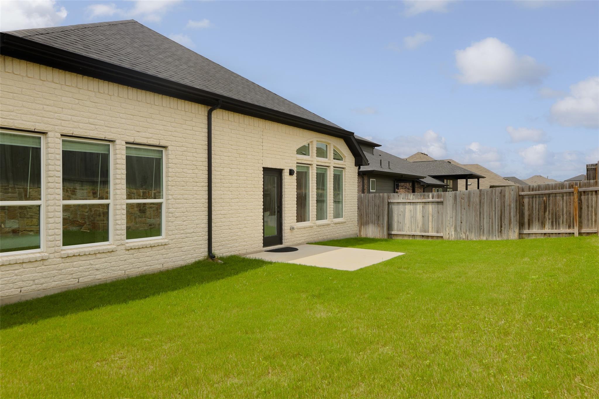 717 Sugar Cane Rd, Buda, TX 78610
