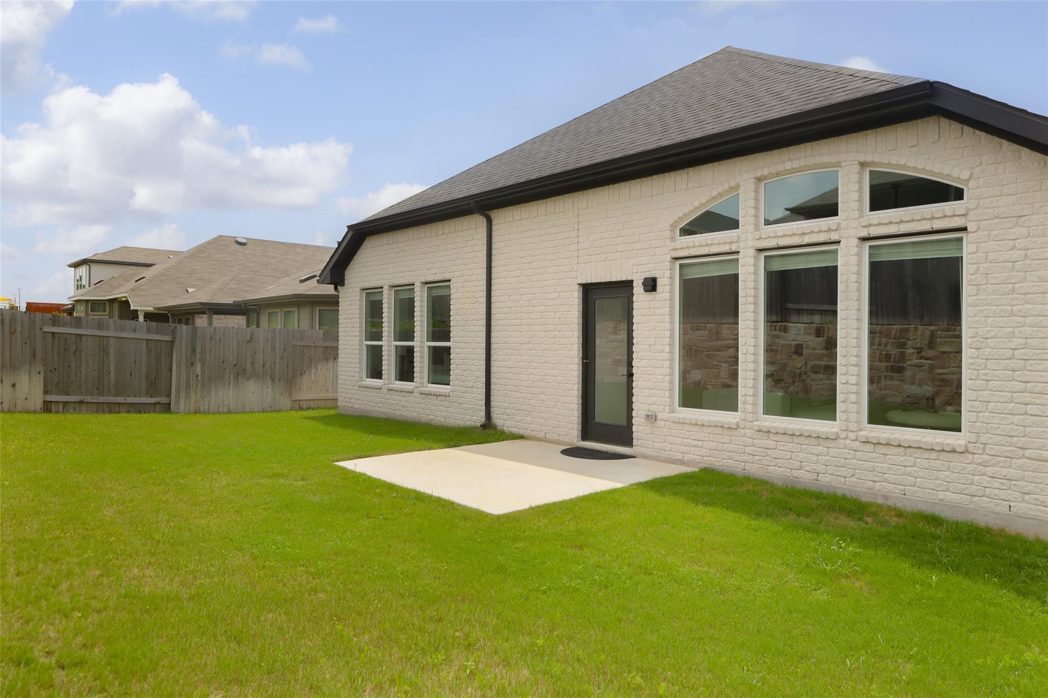 717 Sugar Cane Rd, Buda, TX 78610