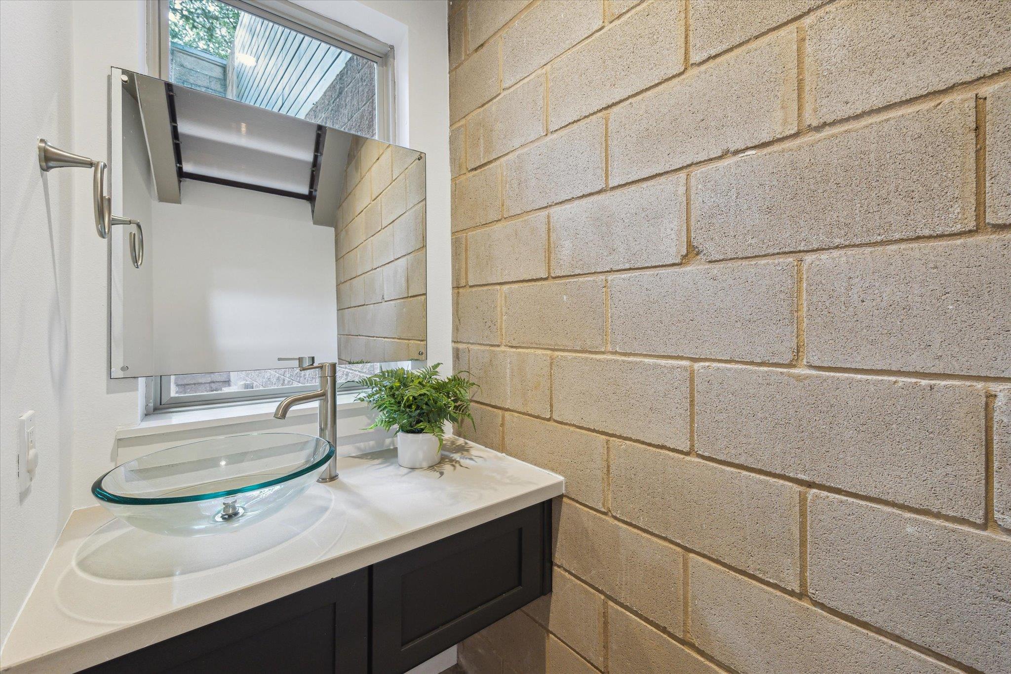 133 Frederick St # A, Austin, TX 78704