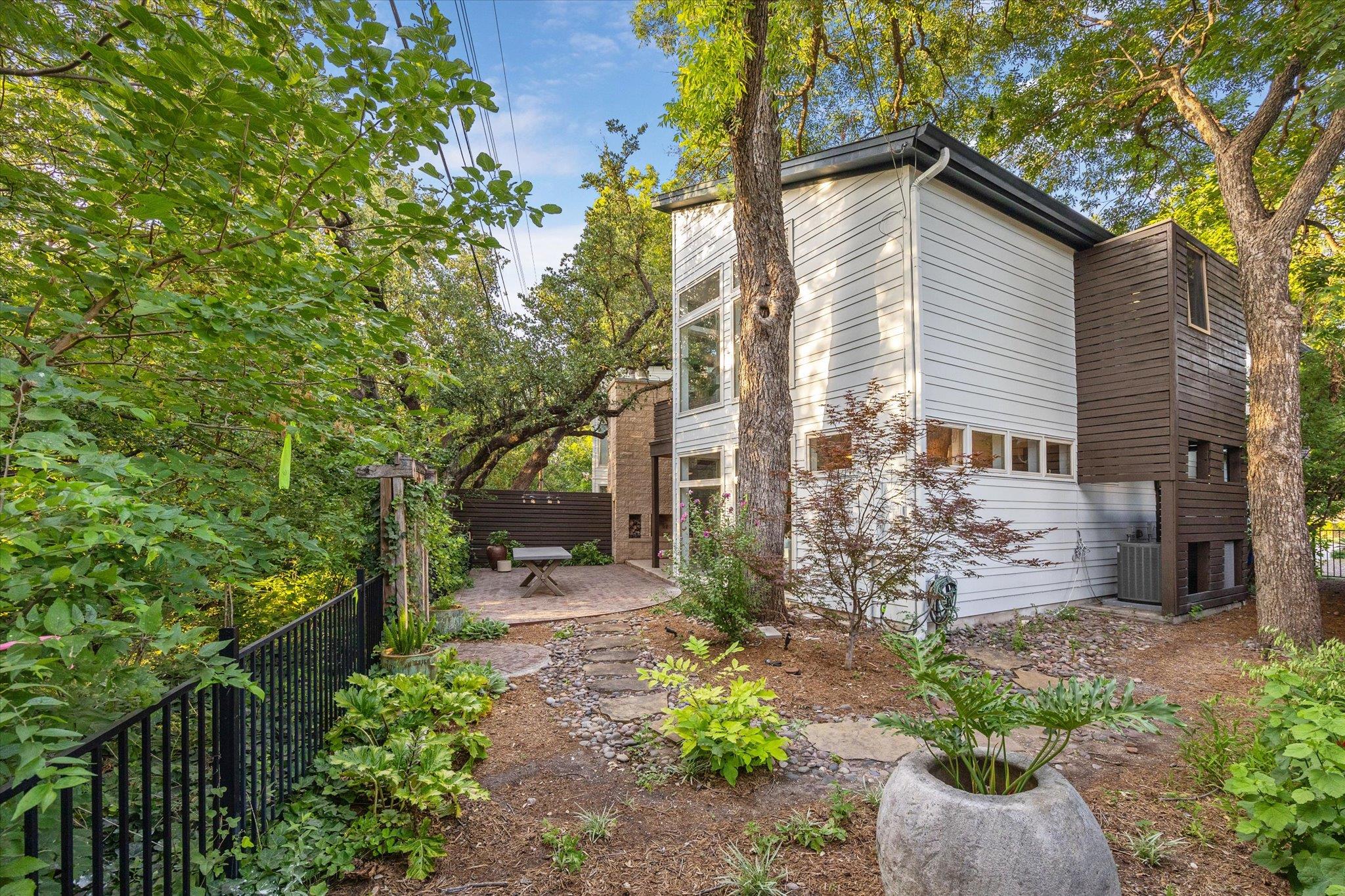 133 Frederick St # A, Austin, TX 78704