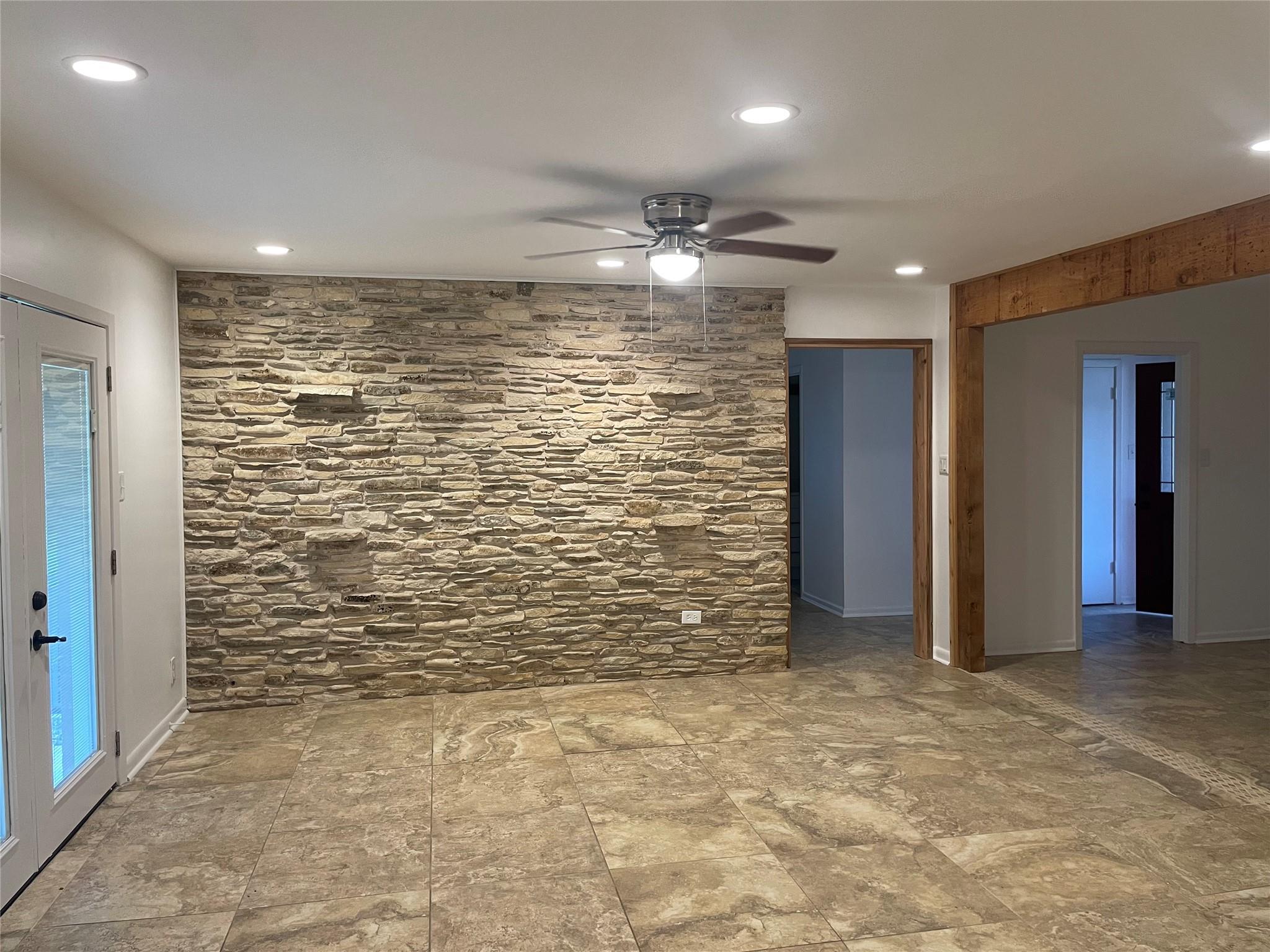 303 S 6th St, Pflugerville, TX 78660