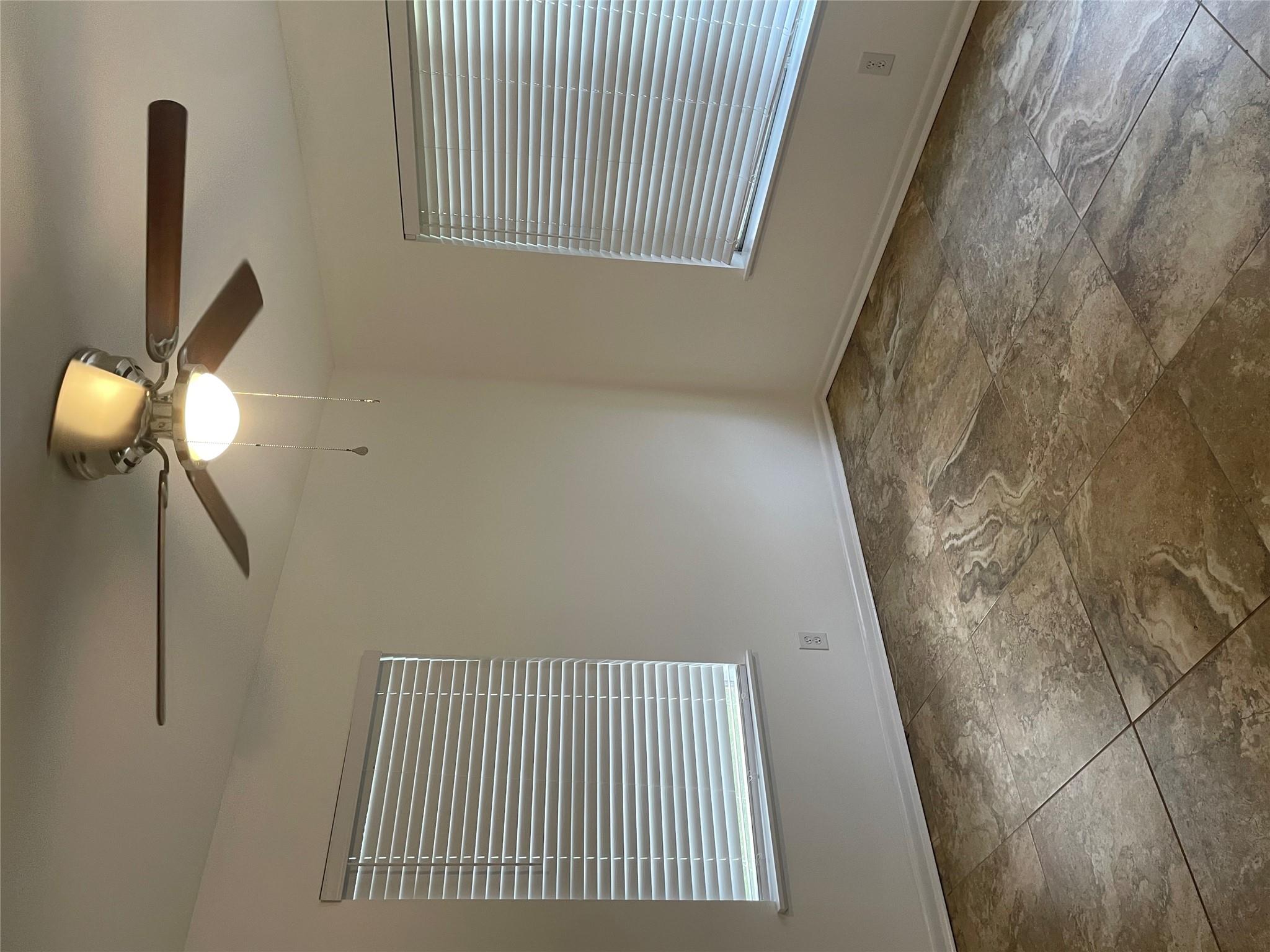 303 S 6th St, Pflugerville, TX 78660