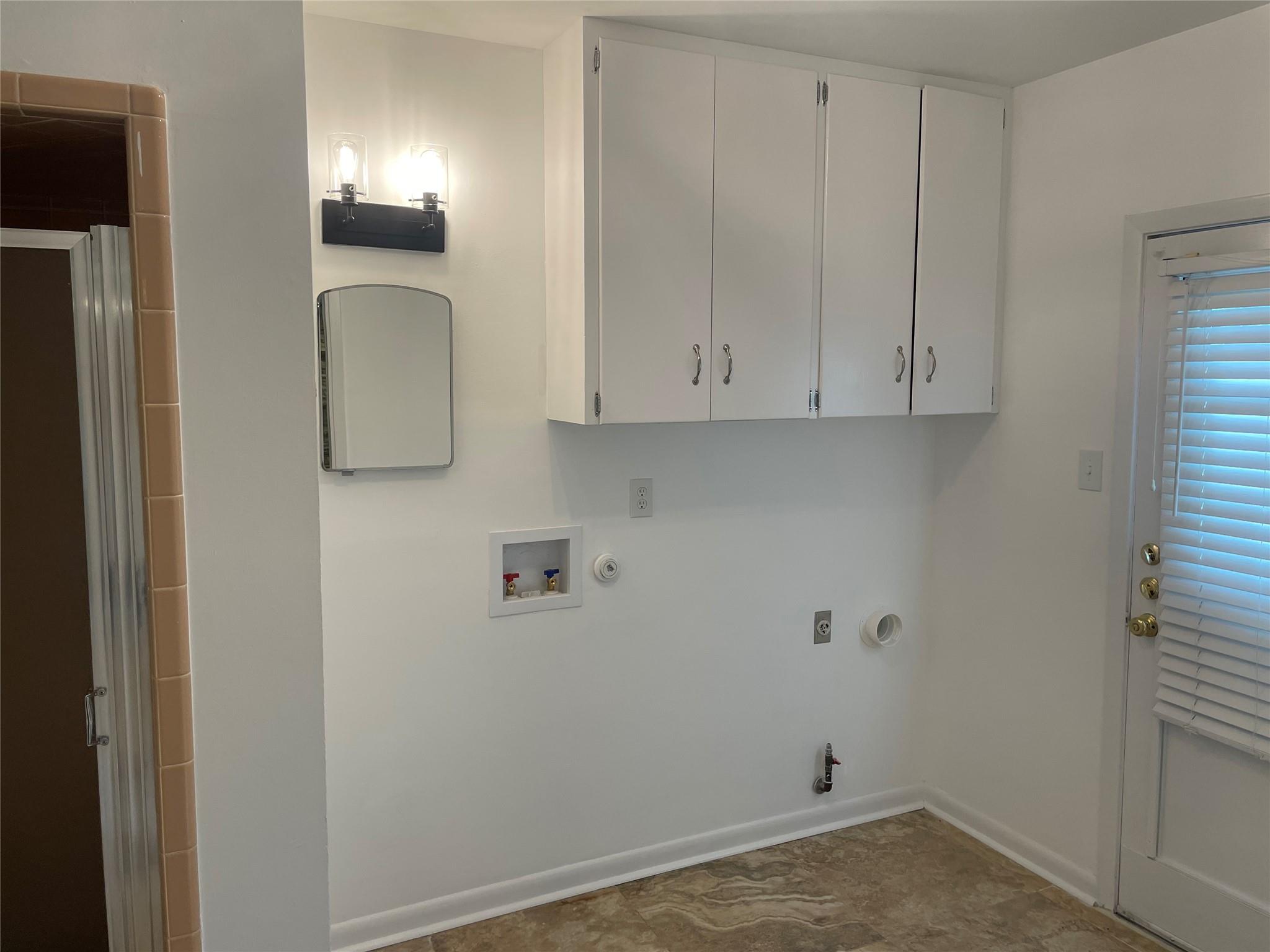303 S 6th St, Pflugerville, TX 78660