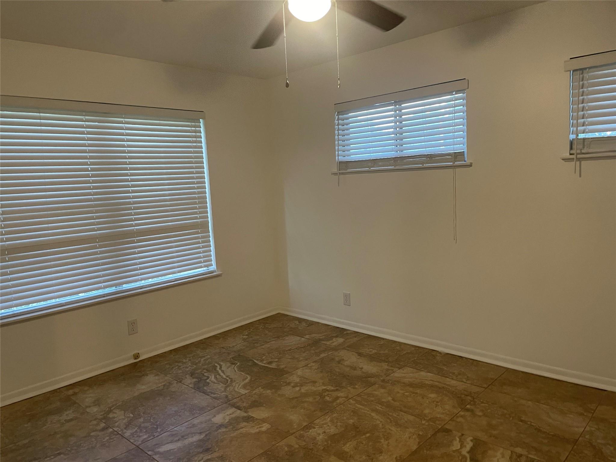 303 S 6th St, Pflugerville, TX 78660