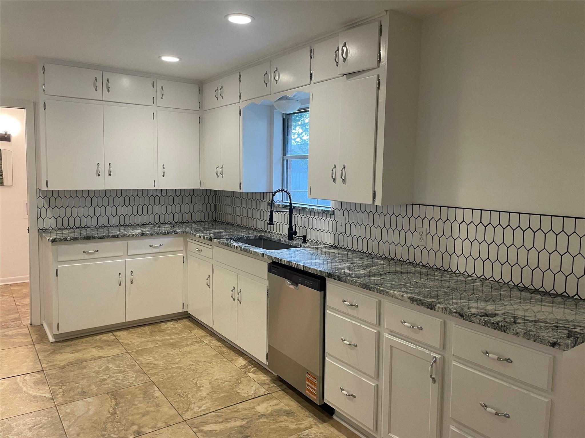 303 S 6th St, Pflugerville, TX 78660