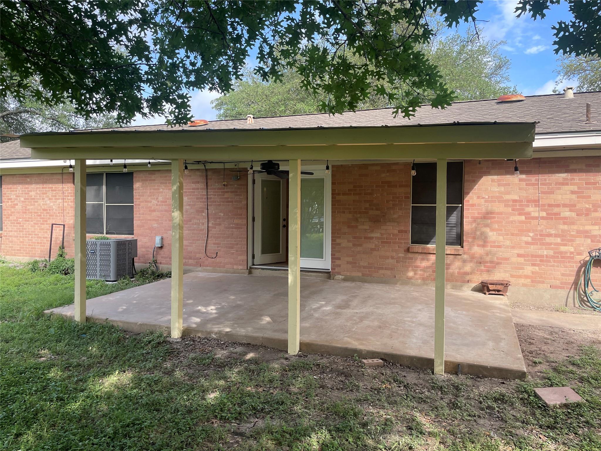 303 S 6th St, Pflugerville, TX 78660