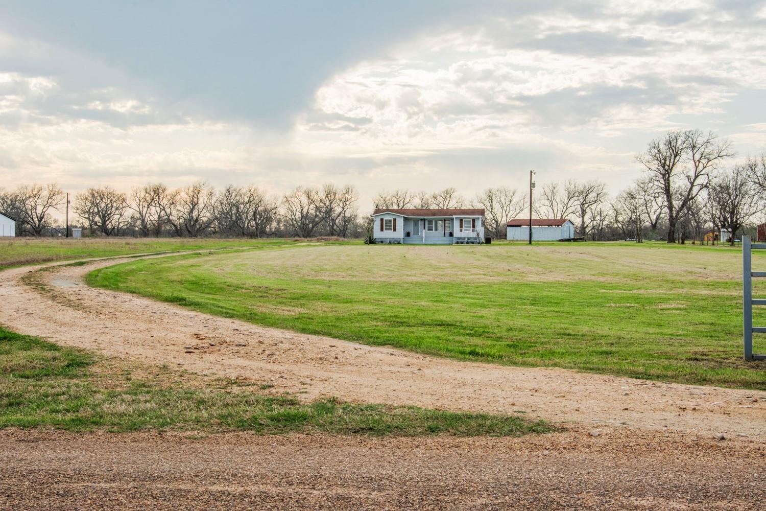 2940 Rabbs Prairie Rd, La Grange, TX 78945