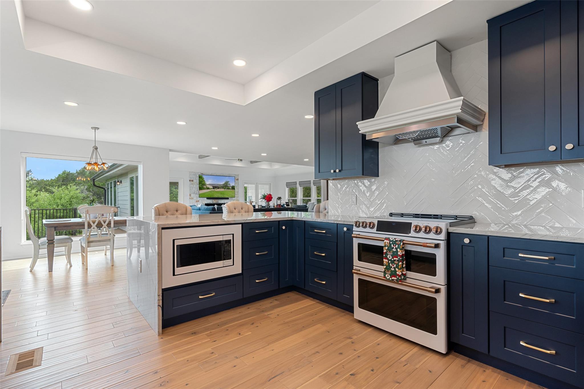 105 Stonegate Ln, Dripping Springs, TX 78620