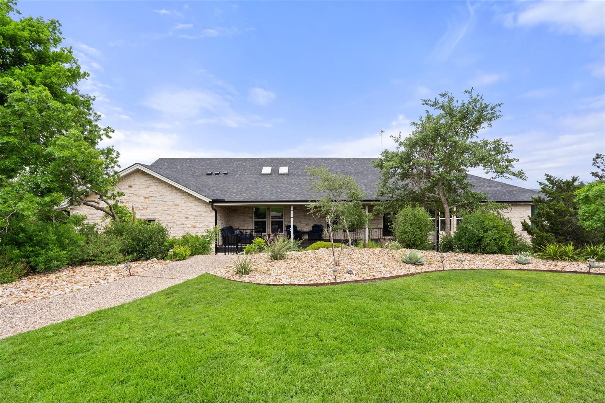 105 Stonegate Ln, Dripping Springs, TX 78620