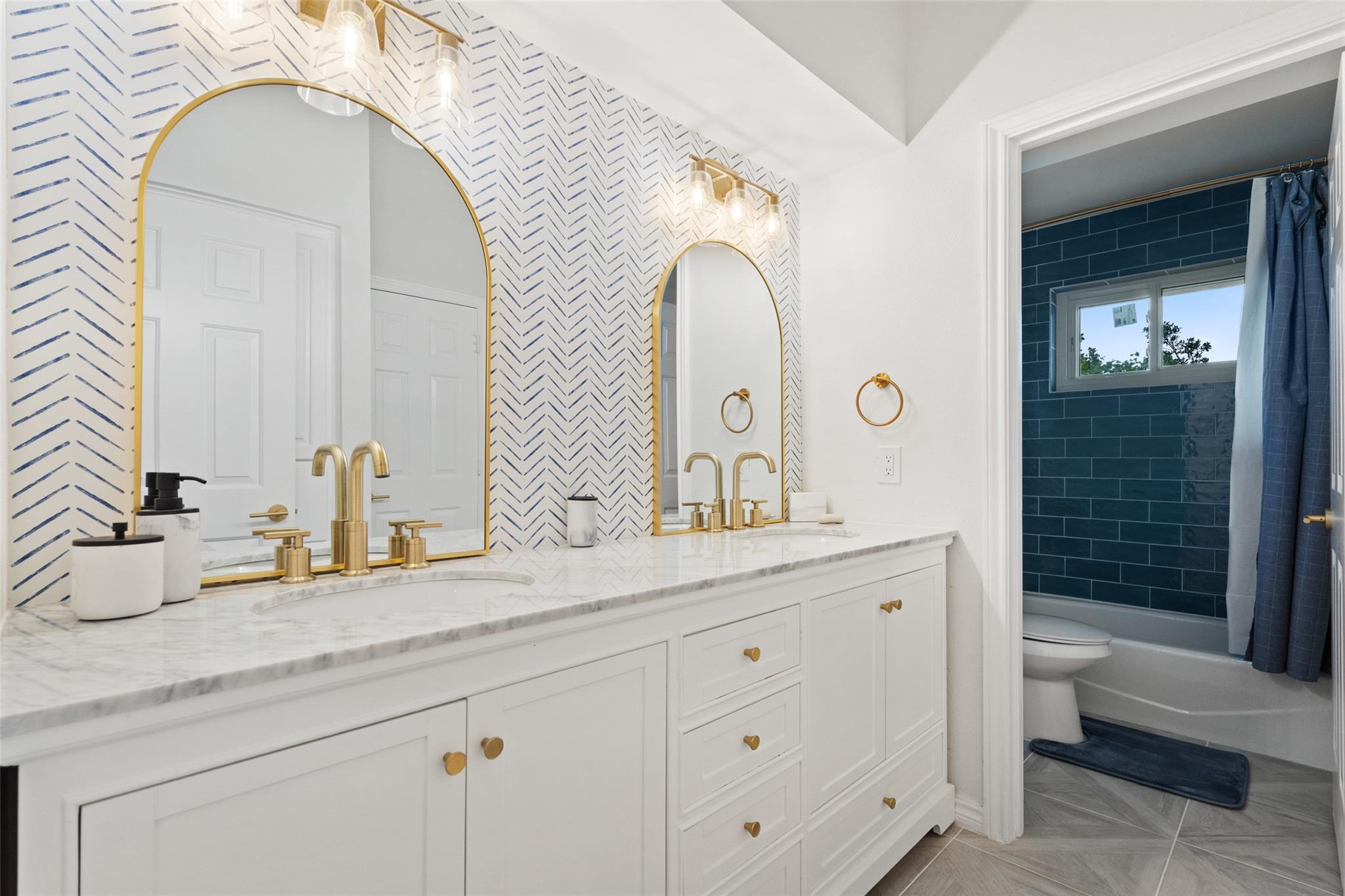 105 Stonegate Ln, Dripping Springs, TX 78620