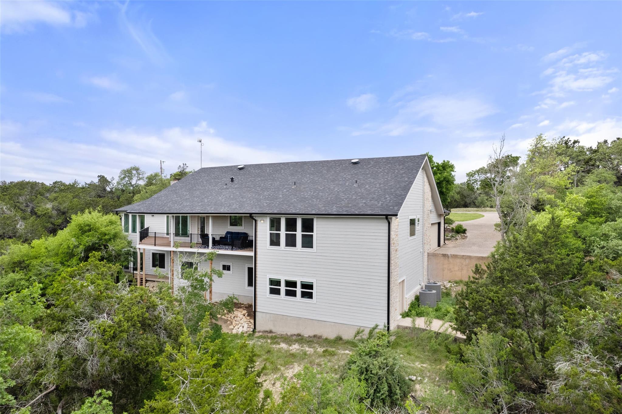 105 Stonegate Ln, Dripping Springs, TX 78620