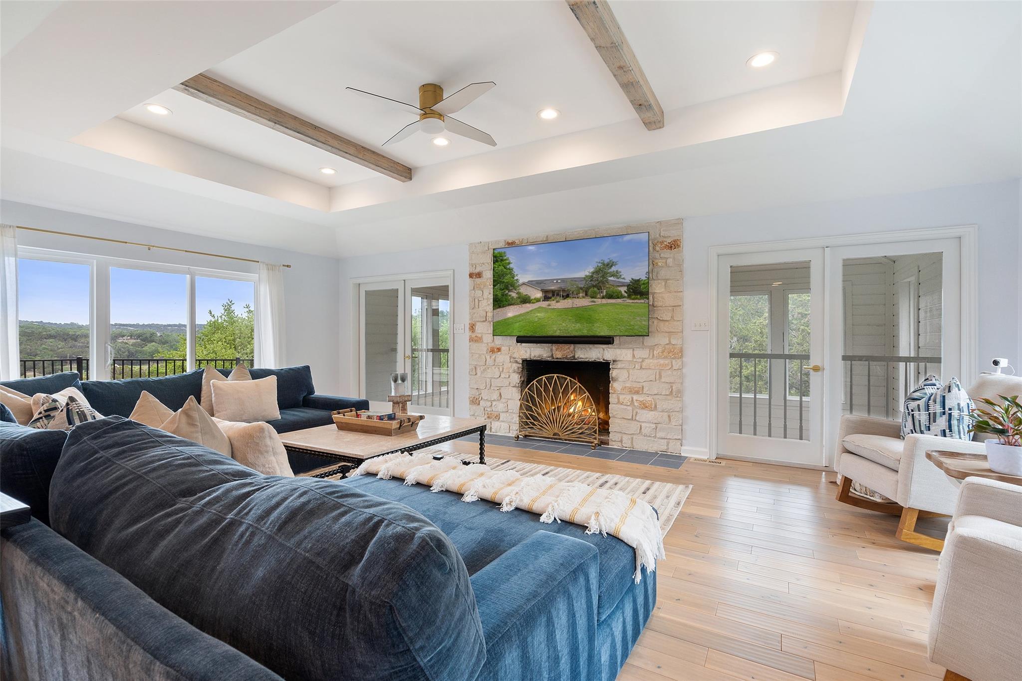 105 Stonegate Ln, Dripping Springs, TX 78620