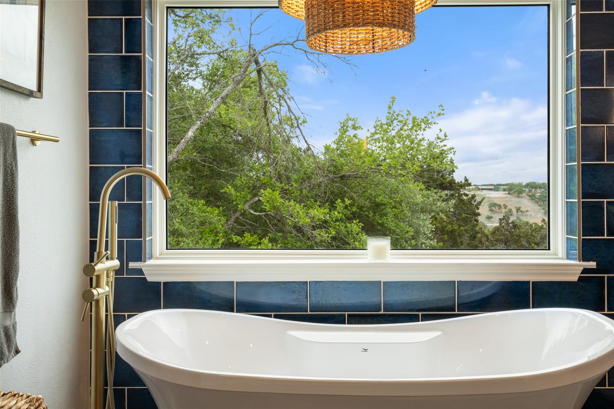 105 Stonegate Ln, Dripping Springs, TX 78620