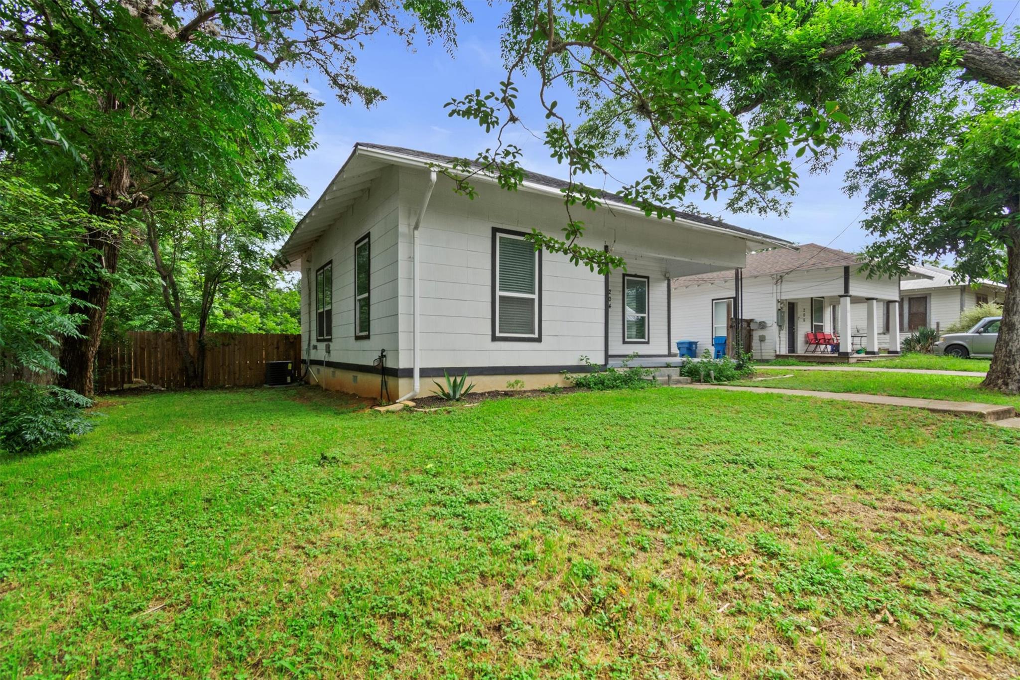 204 E Brenham St, Elgin, TX 78621