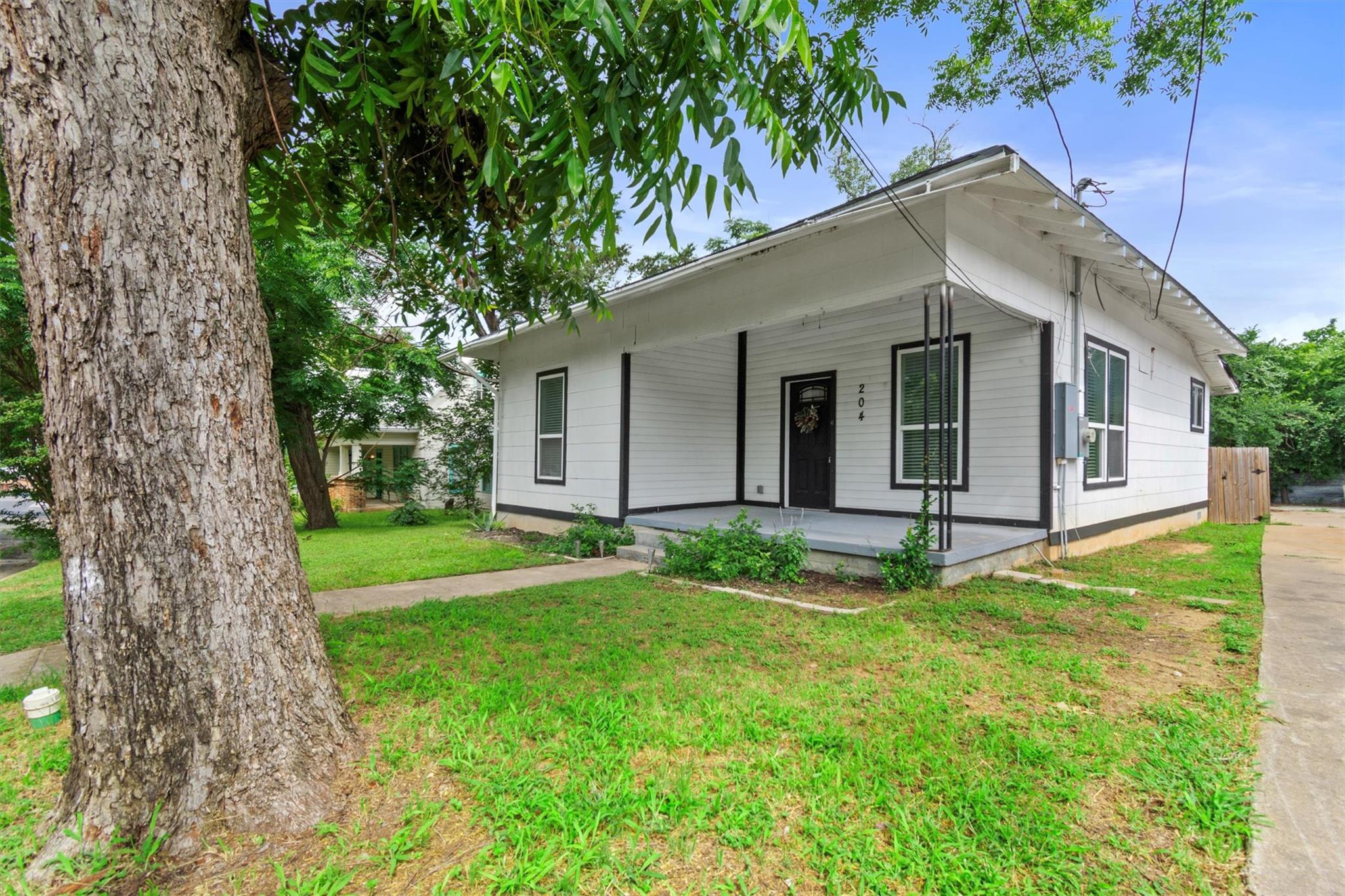 204 E Brenham St, Elgin, TX 78621