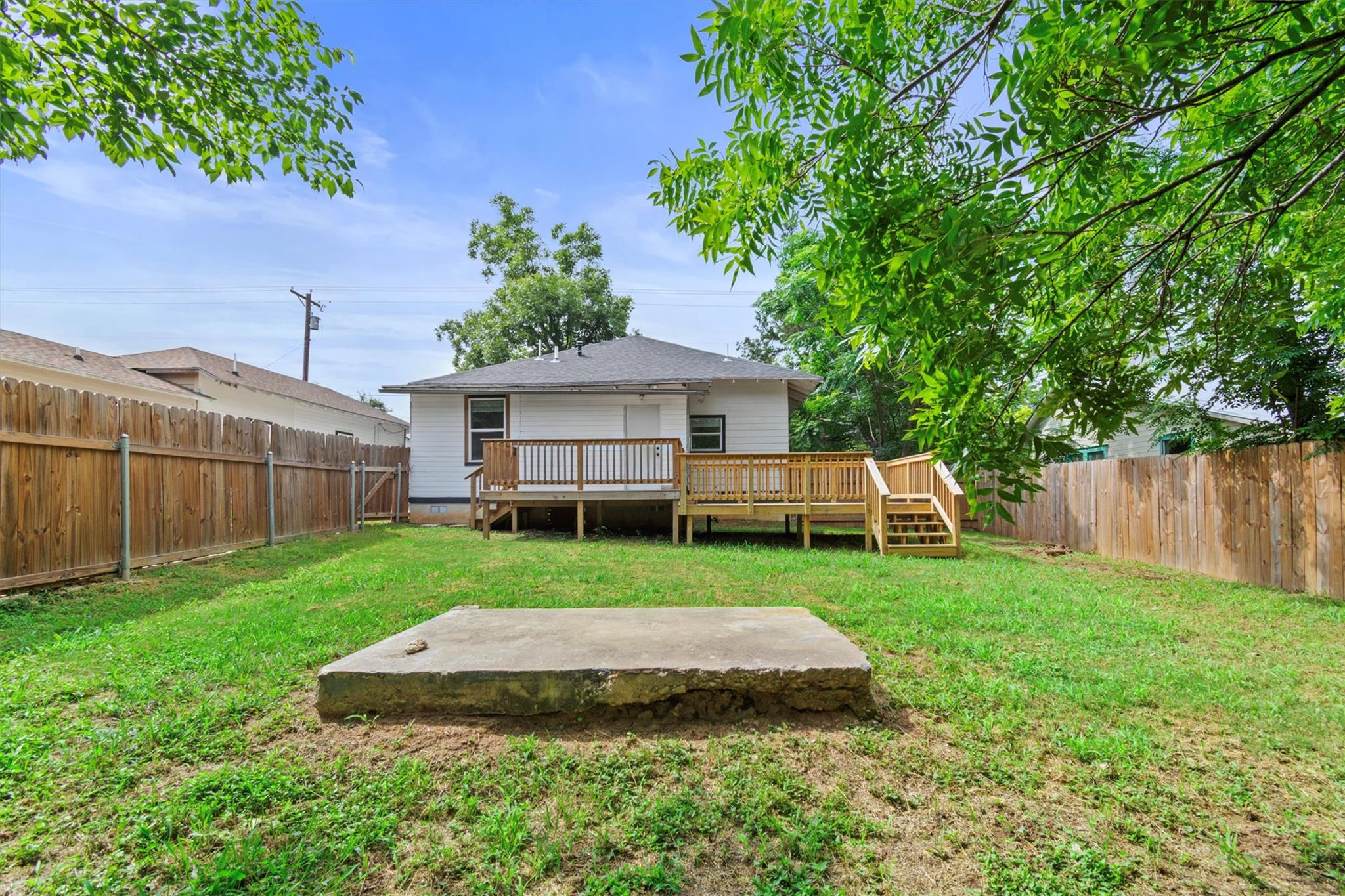 204 E Brenham St, Elgin, TX 78621