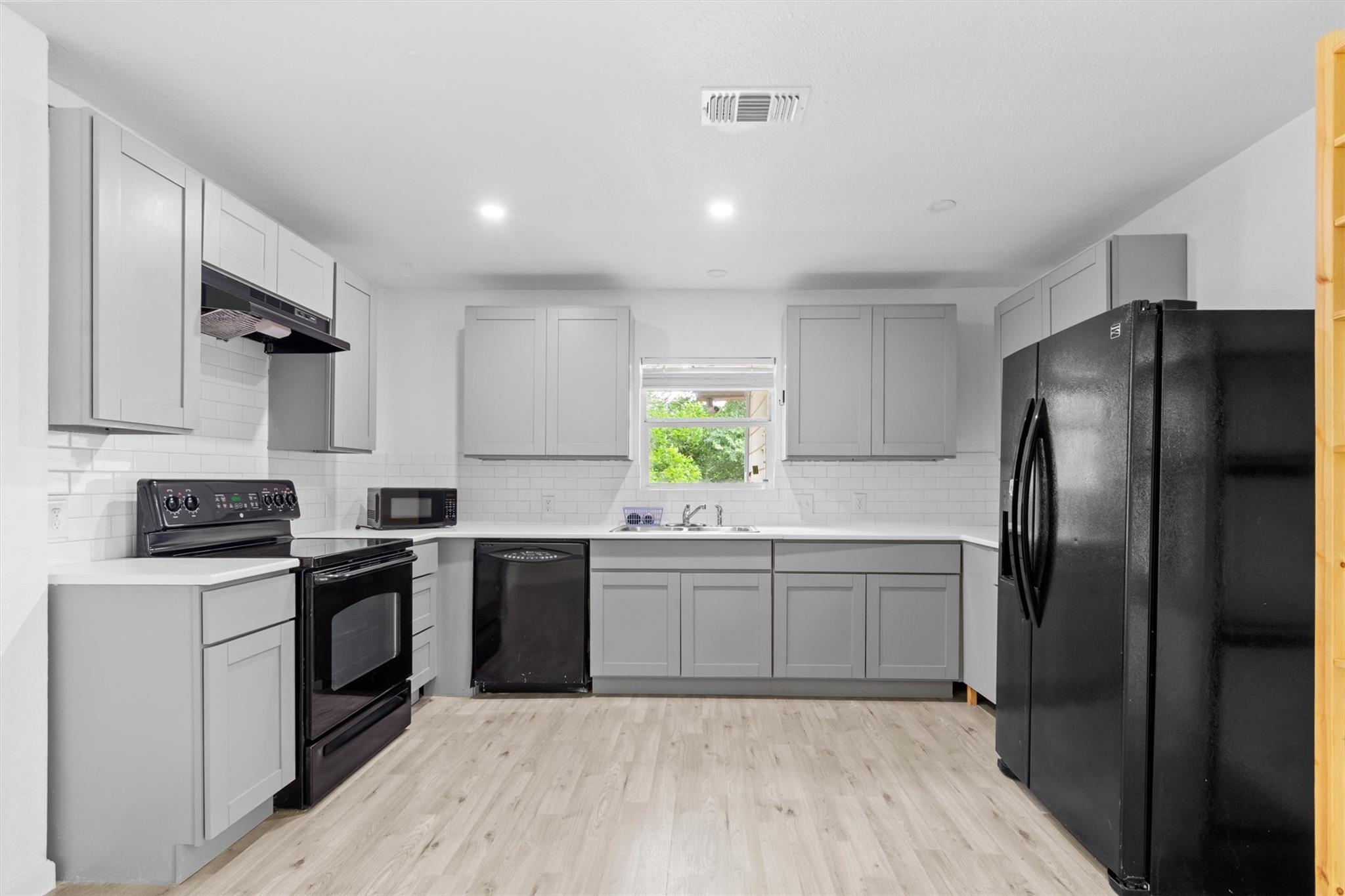 204 E Brenham St, Elgin, TX 78621