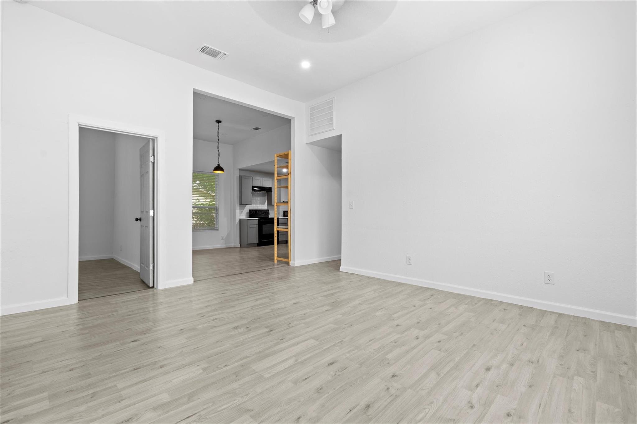 204 E Brenham St, Elgin, TX 78621