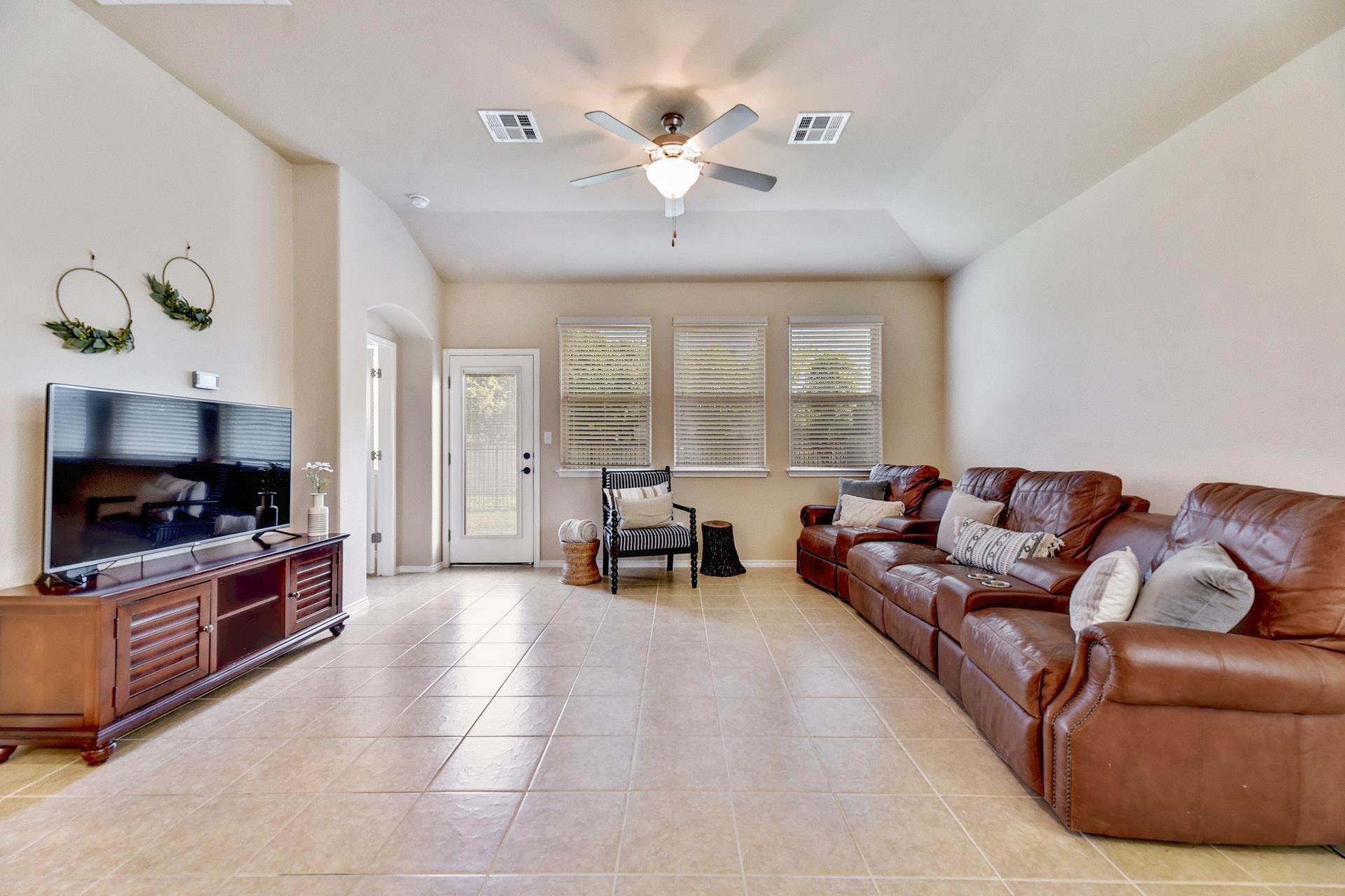 194 Camden Cv, Buda, TX 78610