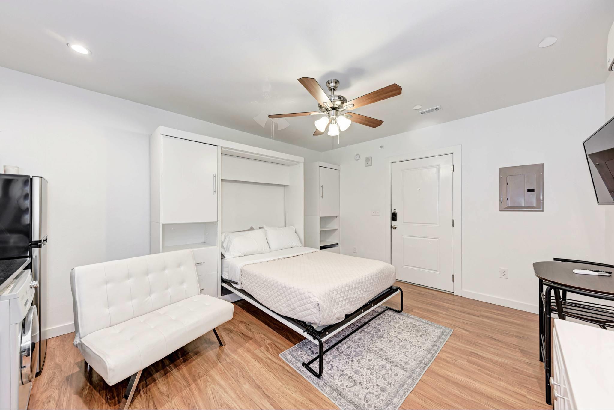 306 E 30th St # 102, Austin, TX 78705