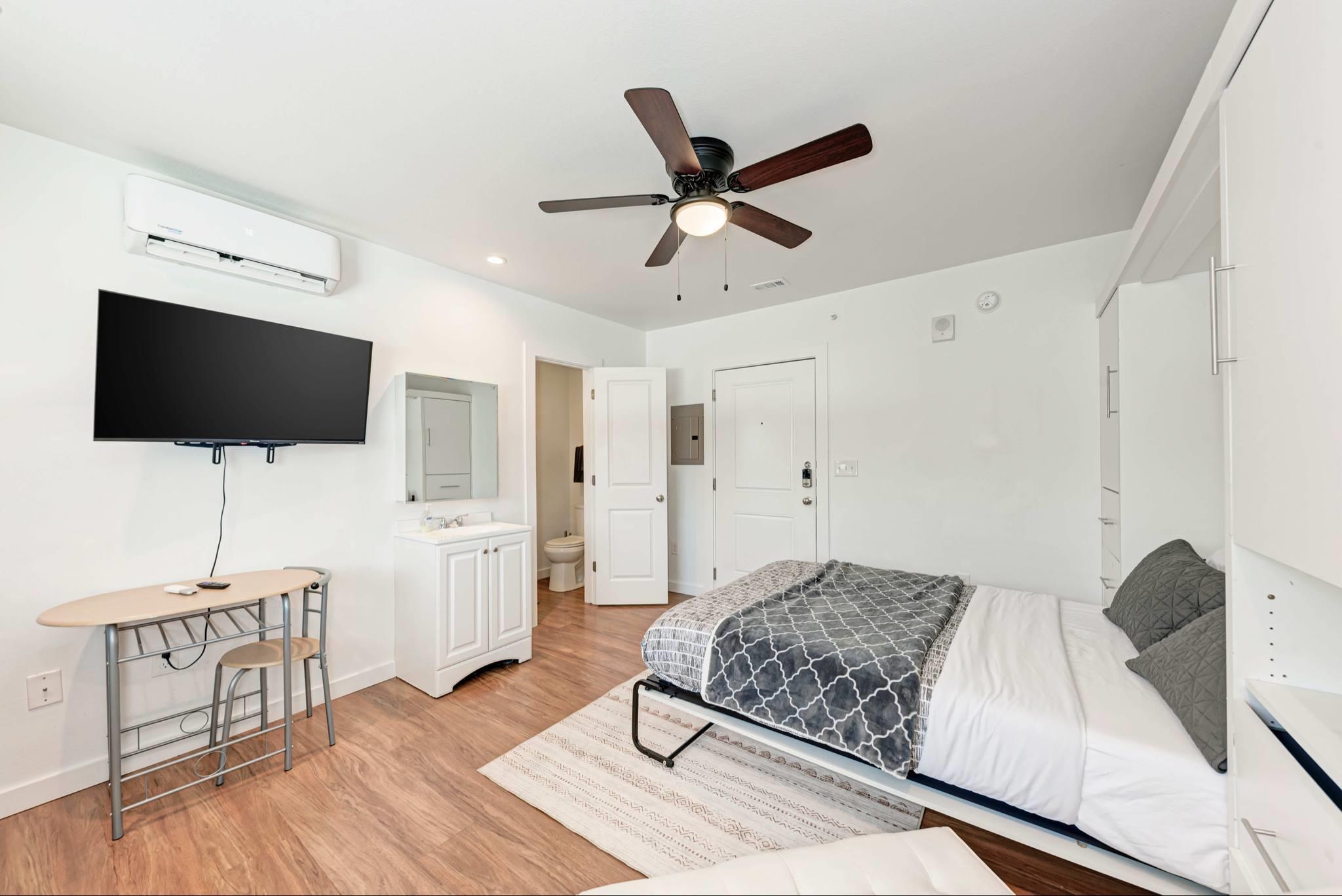 306 E 30th St # 102, Austin, TX 78705