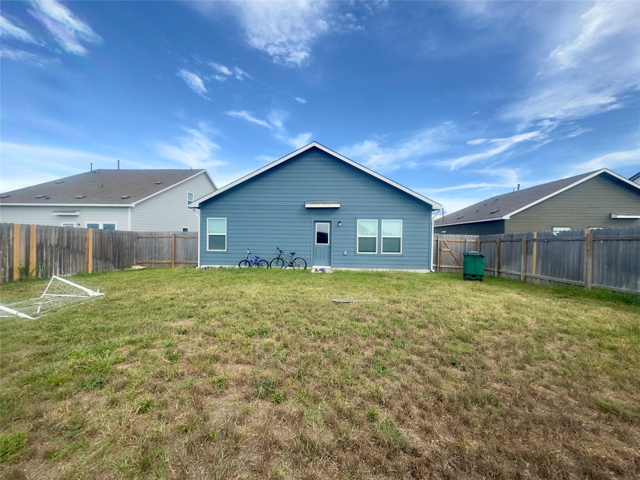 Lockhart, TX 78644
