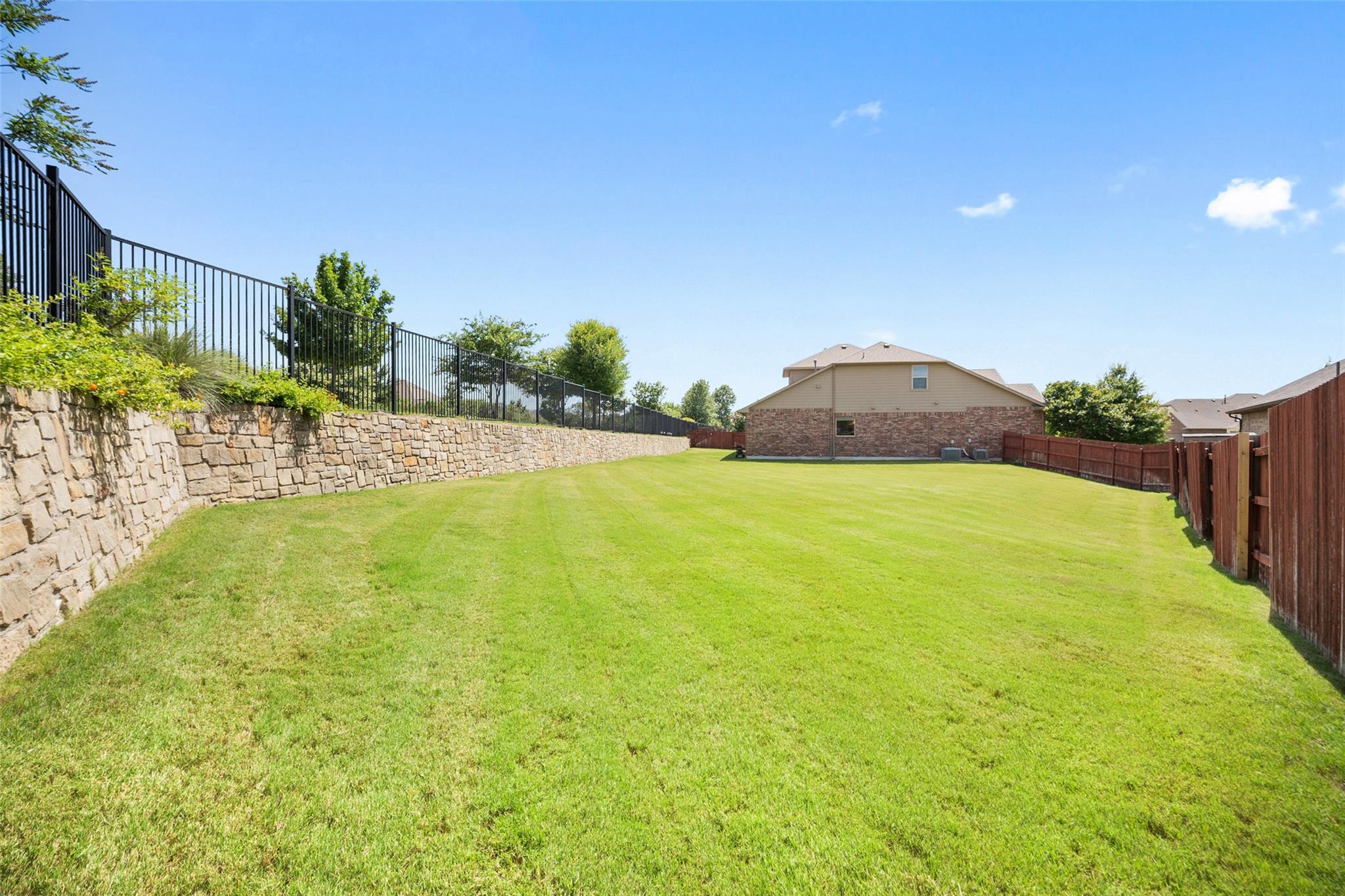 953 Vista Gardens Dr, Buda, TX 78610