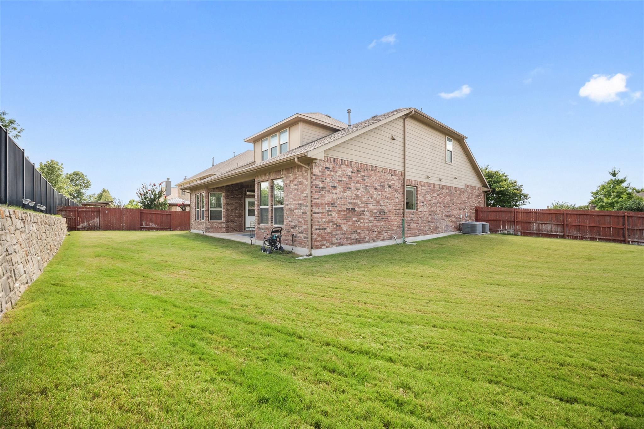953 Vista Gardens Dr, Buda, TX 78610