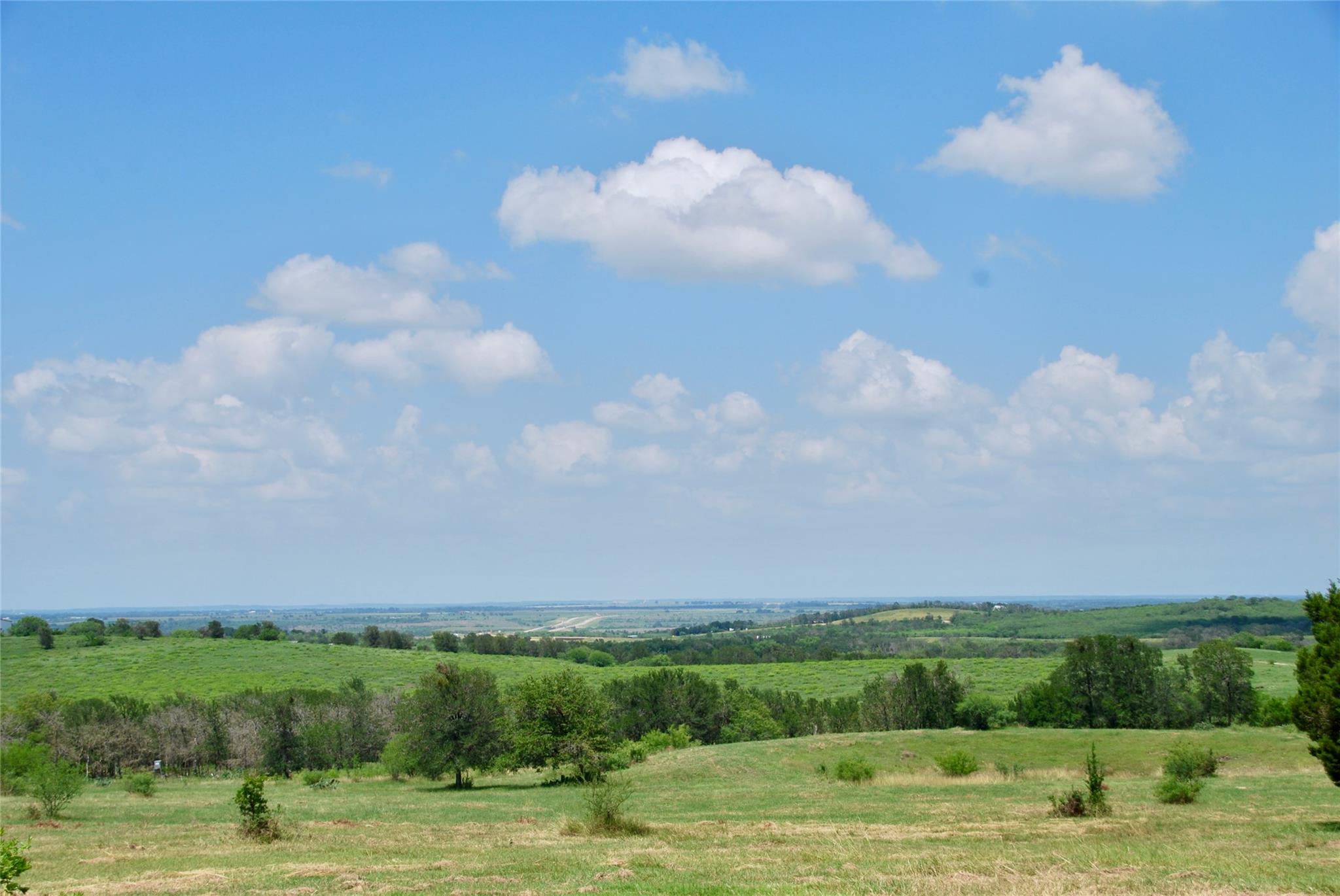 2725 Old Lehmann Rd, Kingsbury, TX 78638