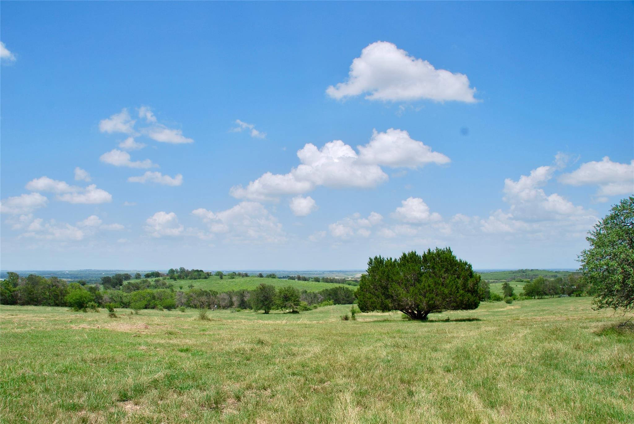 2725 Old Lehmann Rd, Kingsbury, TX 78638