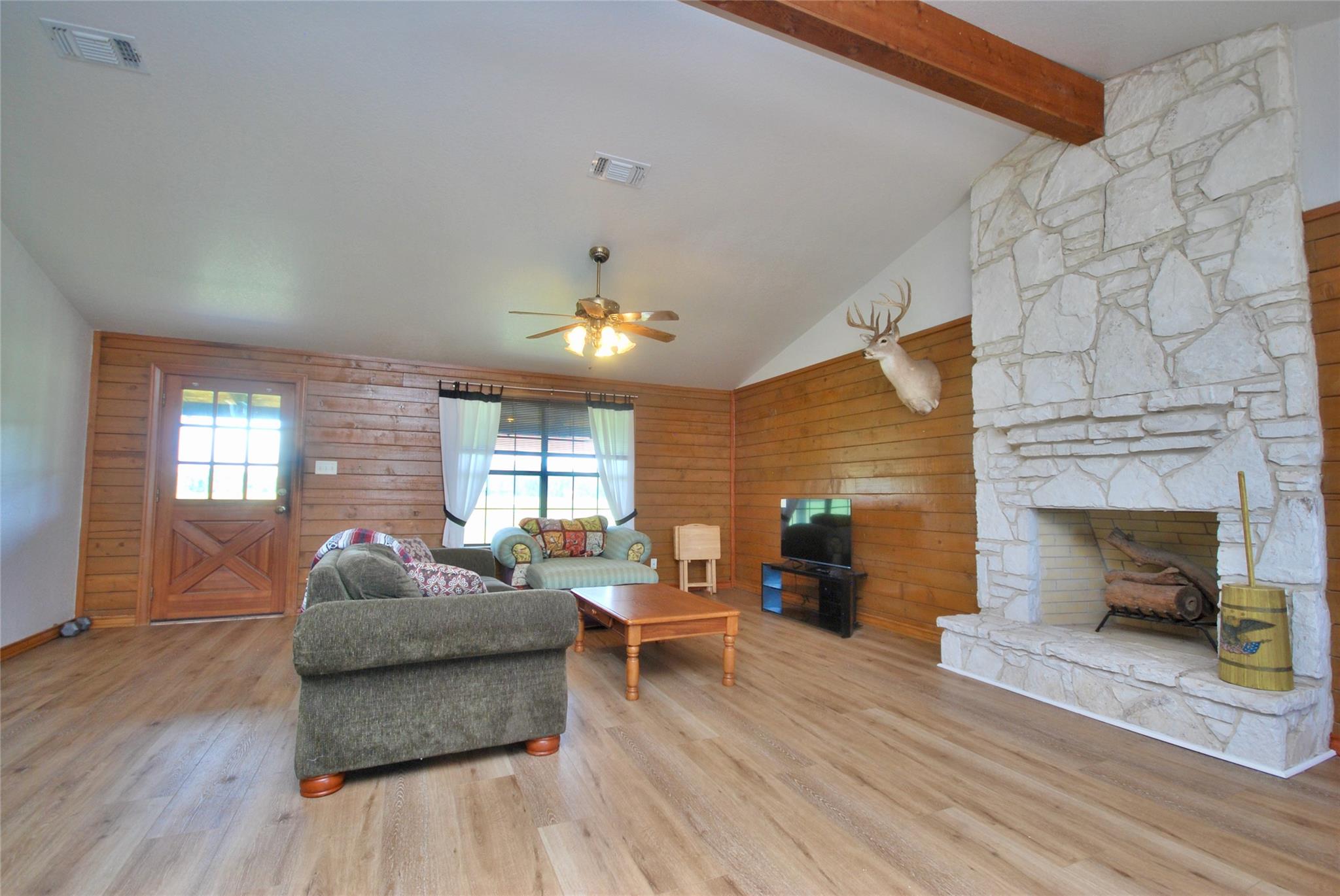 2725 Old Lehmann Rd, Kingsbury, TX 78638