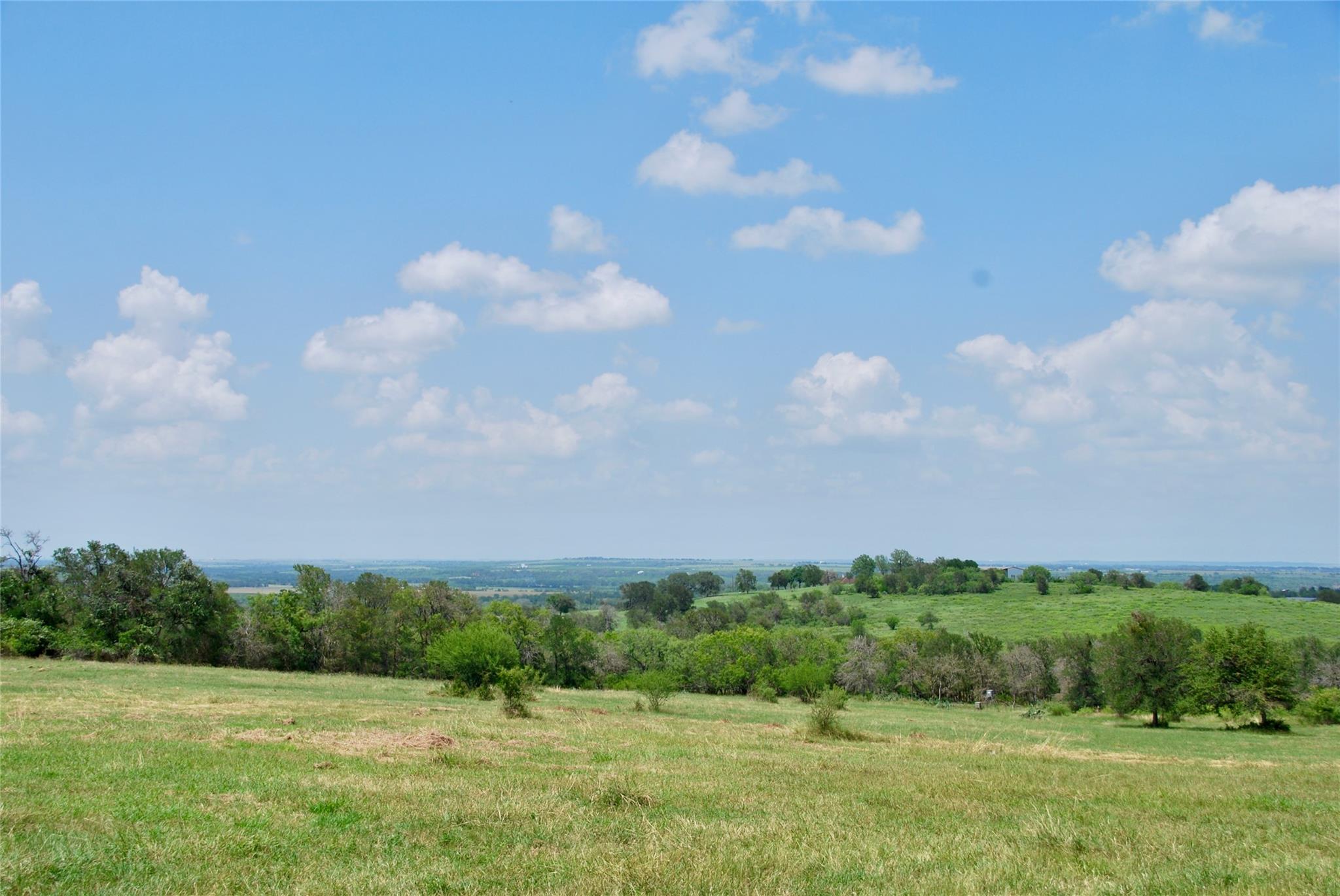 2725 Old Lehmann Rd, Kingsbury, TX 78638