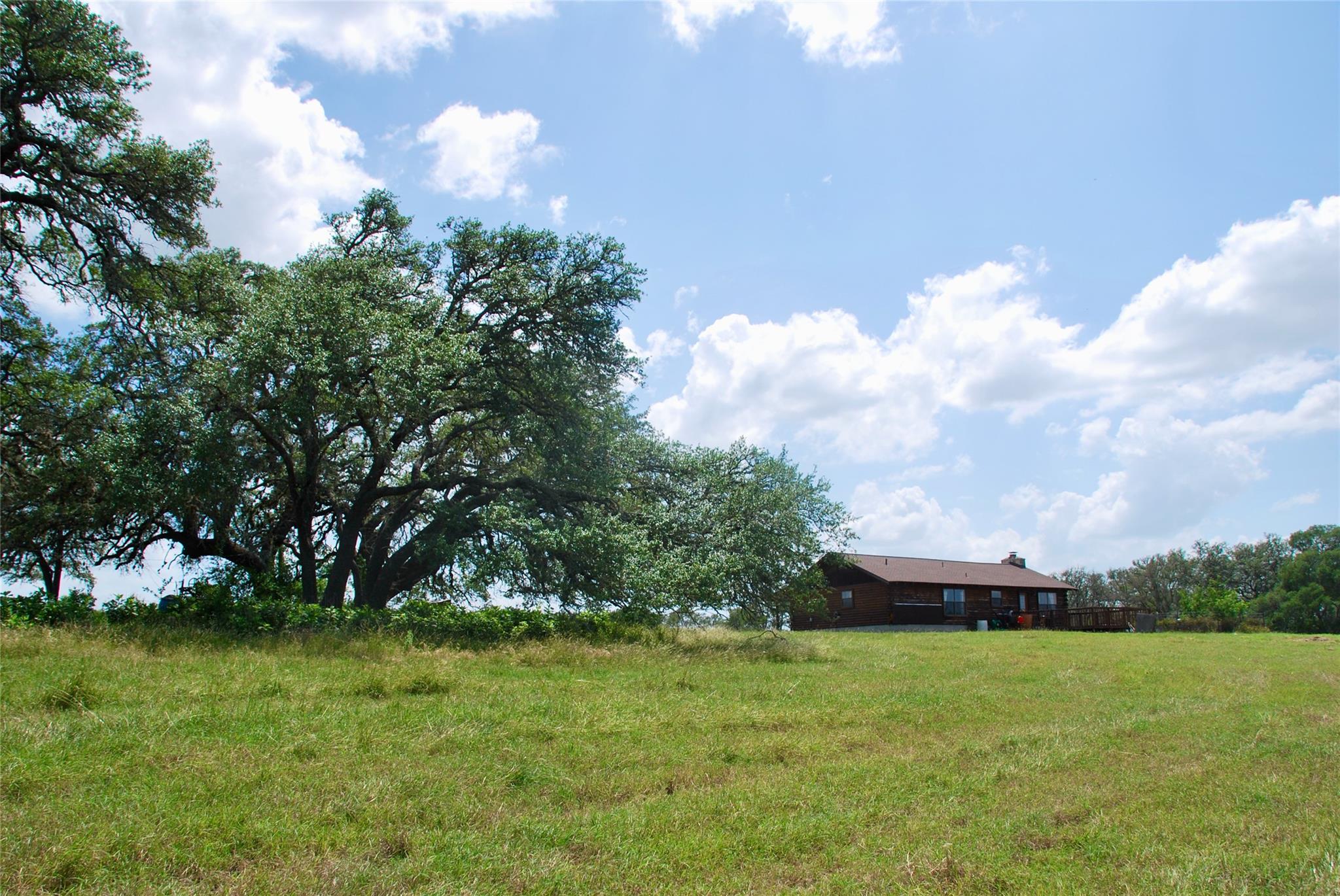 2725 Old Lehmann Rd, Kingsbury, TX 78638