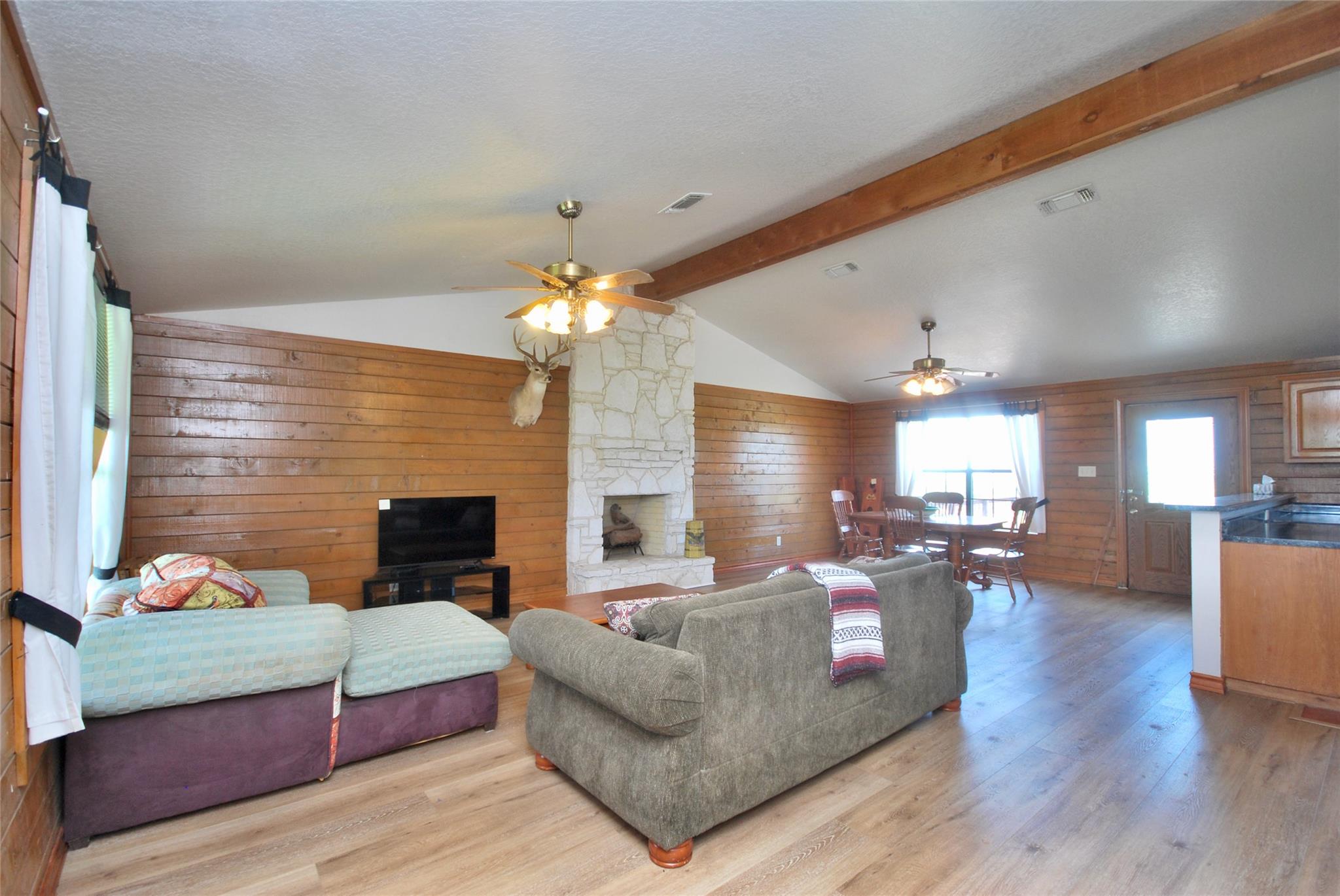 2725 Old Lehmann Rd, Kingsbury, TX 78638