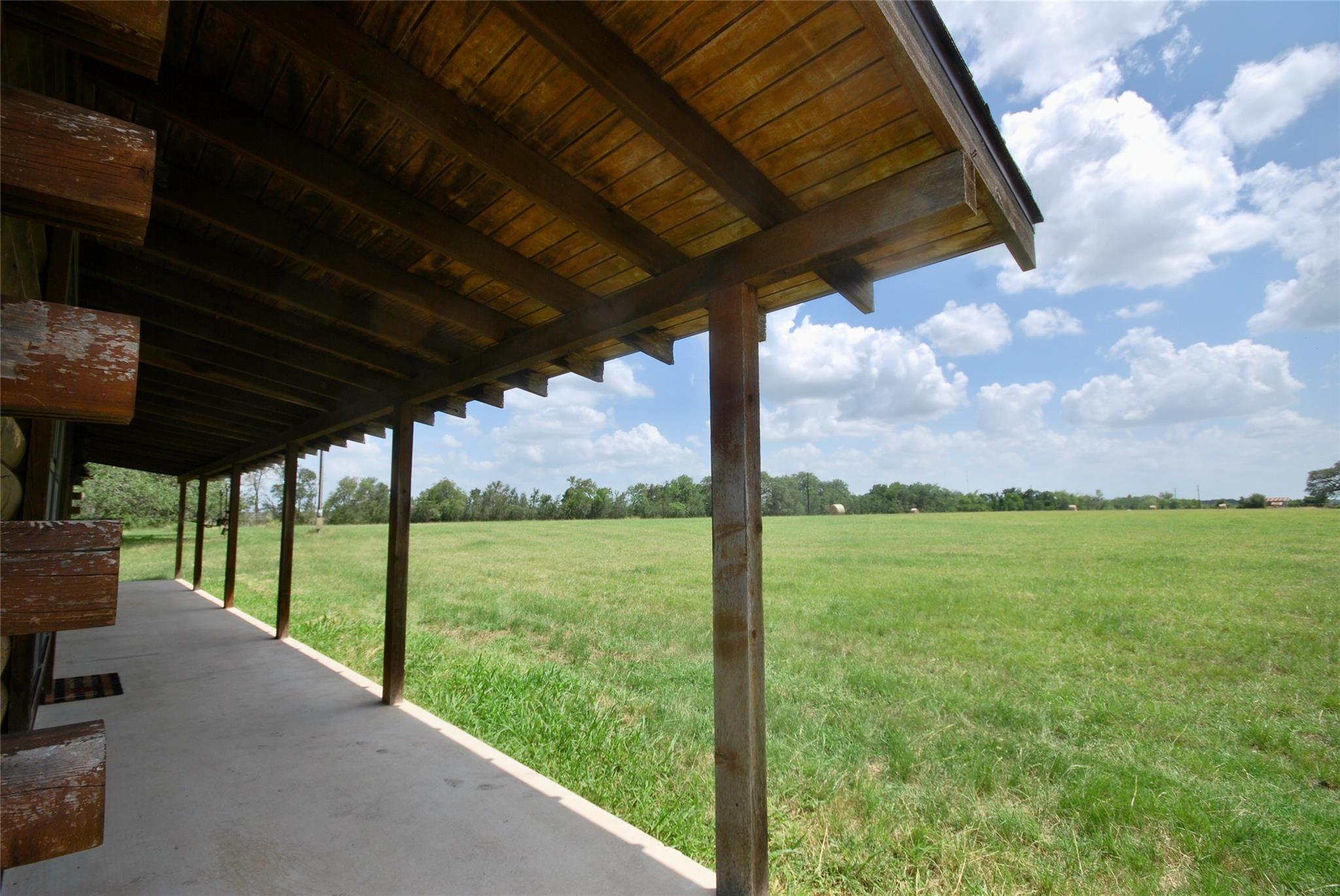 2725 Old Lehmann Rd, Kingsbury, TX 78638