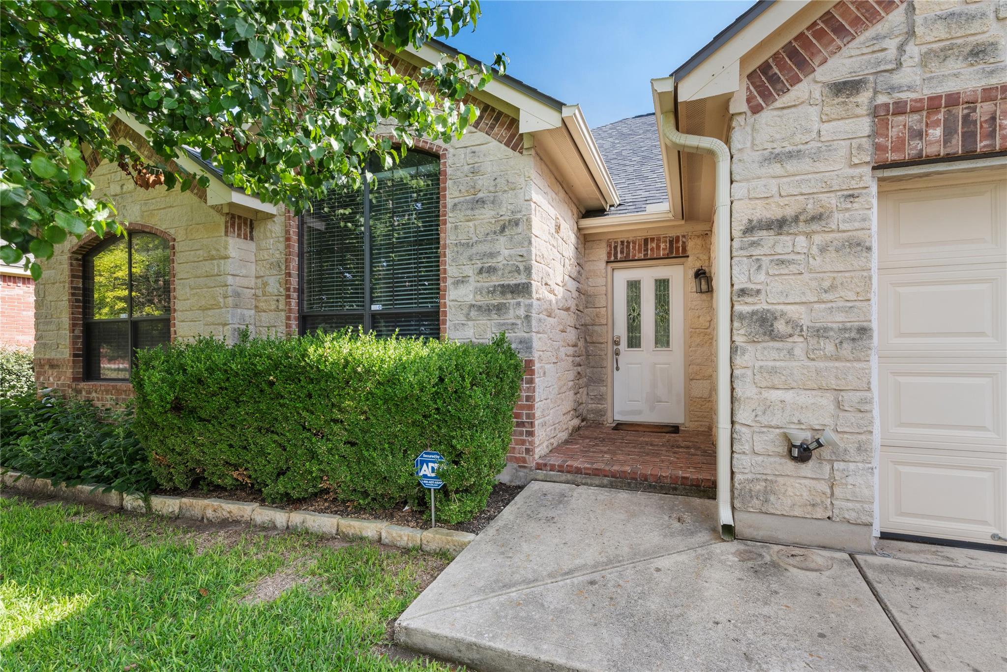 1155 Star Meadow Dr, Kyle, TX 78640