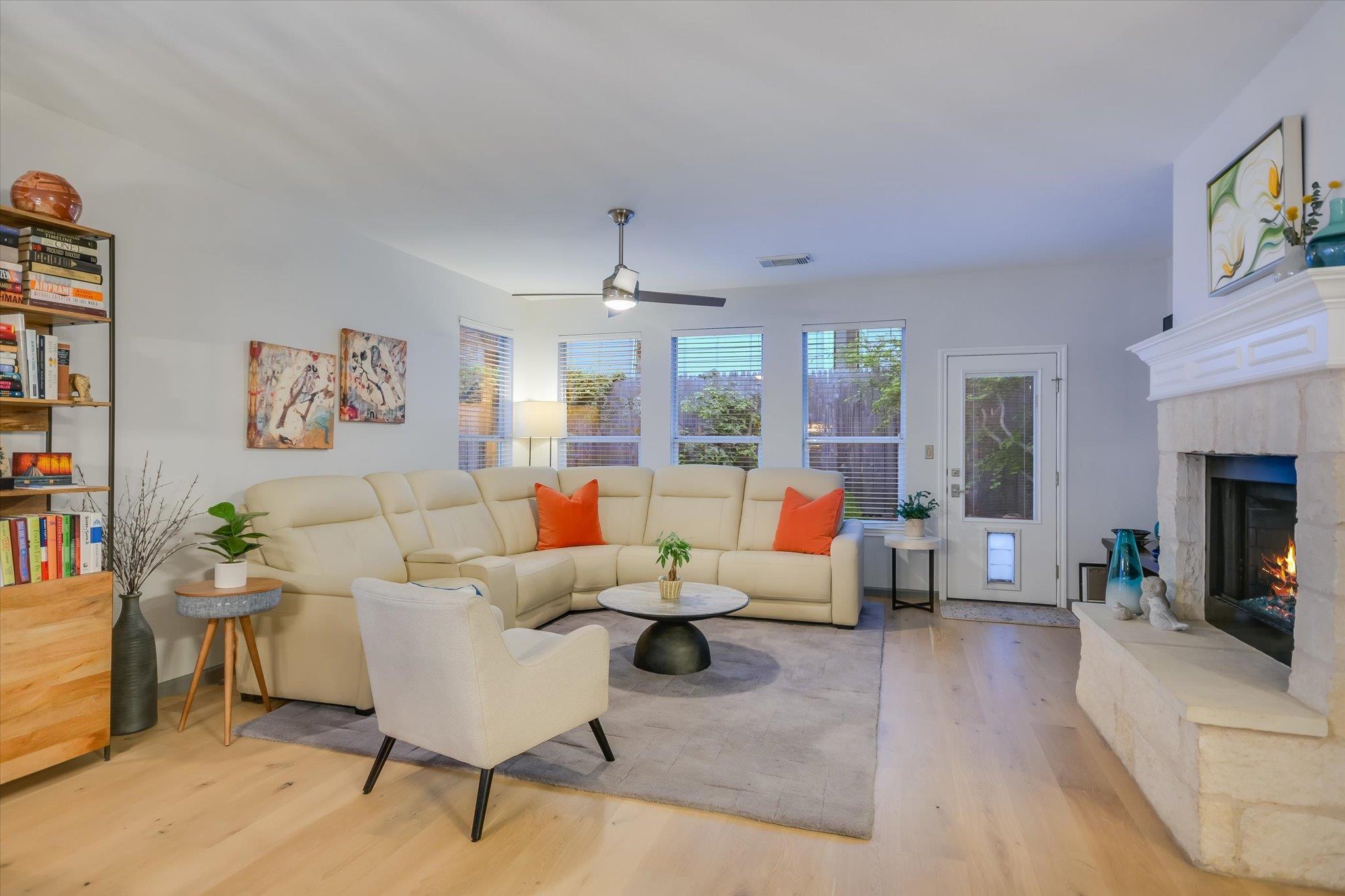 2713 Kinney Oaks Ct, Austin, TX 78704