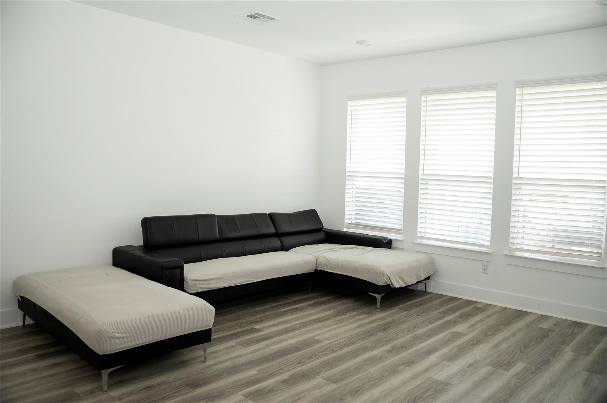600 Schooner Trl, Leander, TX 78641